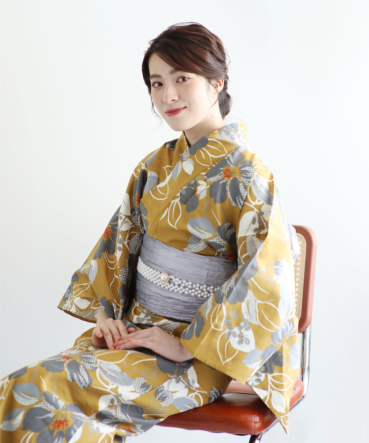 Floral Cotton Yukata 4-Piece Set: Yukata, Hecho Obi, Geta, Hair Ornament