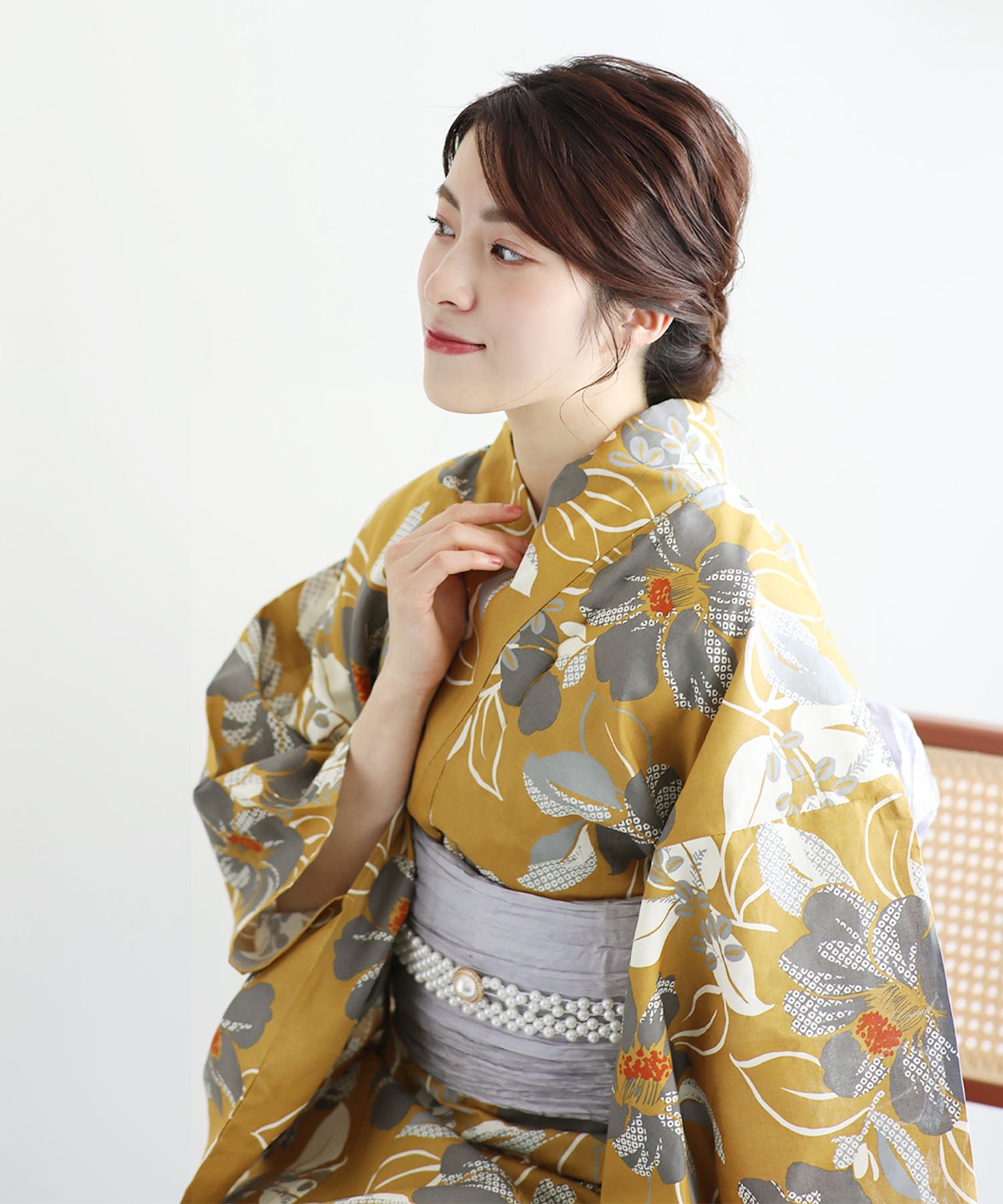 Floral Cotton Yukata 4-Piece Set: Yukata, Hecho Obi, Geta, Hair Ornament