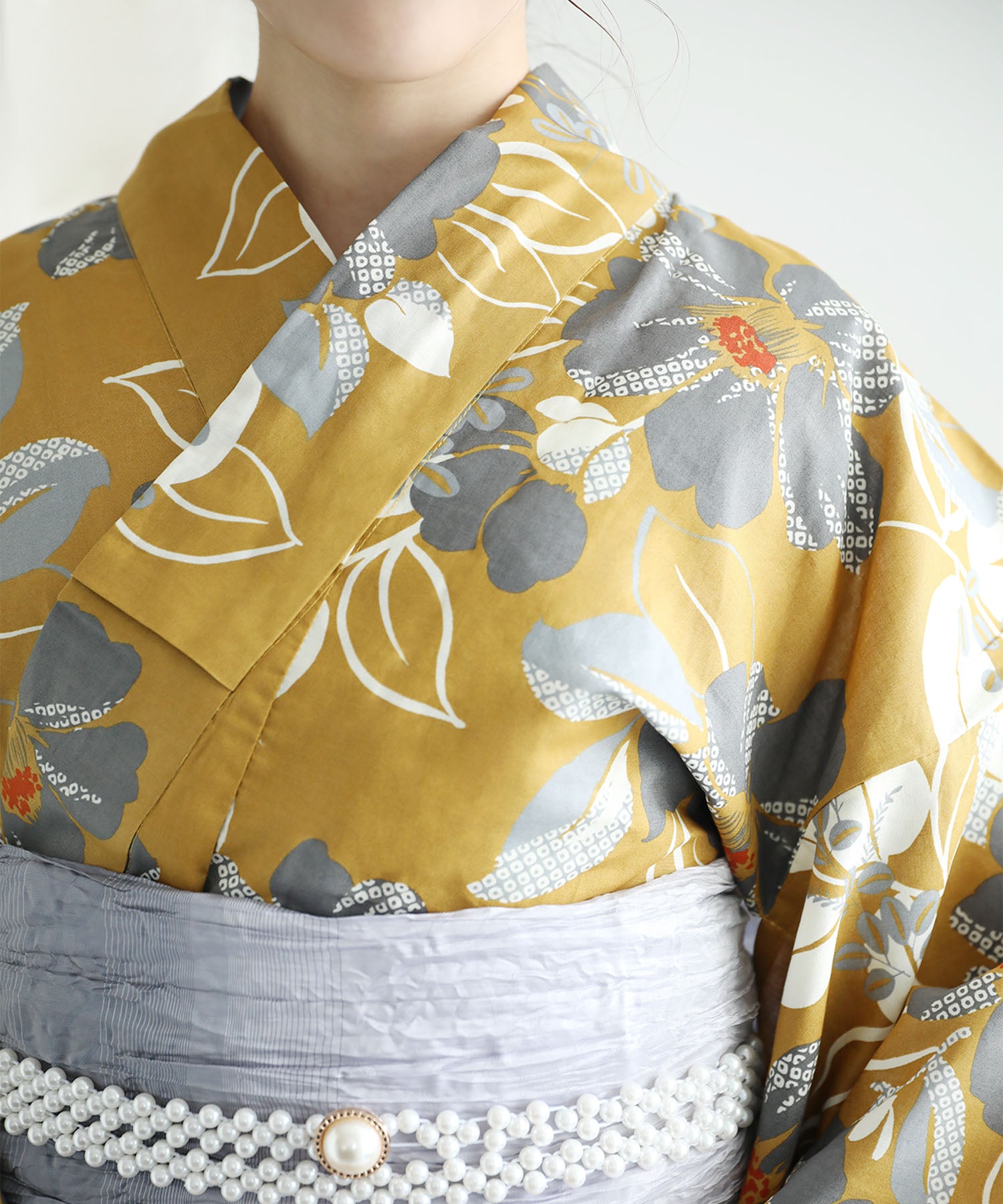 Floral Cotton Yukata 4-Piece Set: Yukata, Hecho Obi, Geta, Hair Ornament