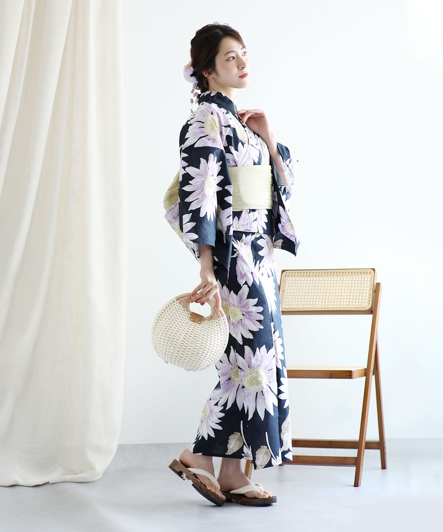 Floral Cotton Yukata 4-Piece Set: Yukata, Hecho Obi, Geta, Hair Ornament