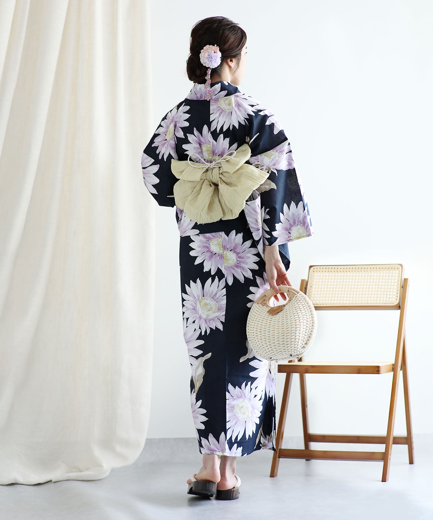 Floral Cotton Yukata 4-Piece Set: Yukata, Hecho Obi, Geta, Hair Ornament