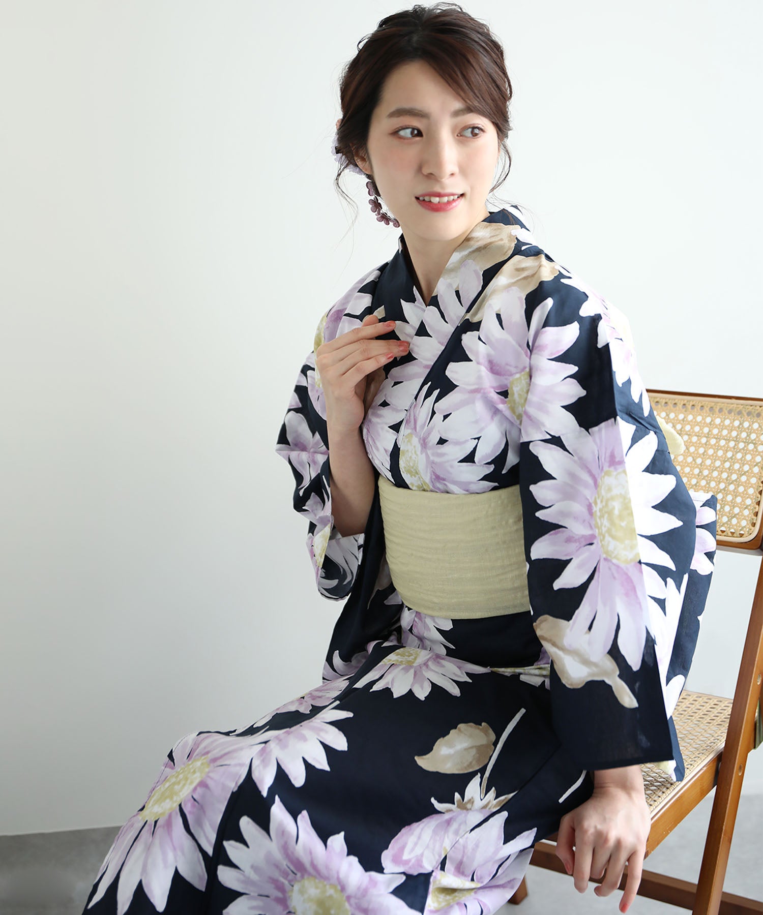 花模様コットン浴衣4点セット ゆかた・へこ帯・下駄・髪飾り