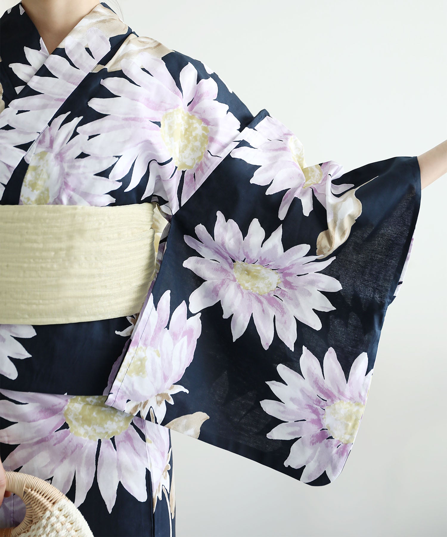 Floral Cotton Yukata 4-Piece Set: Yukata, Hecho Obi, Geta, Hair Ornament