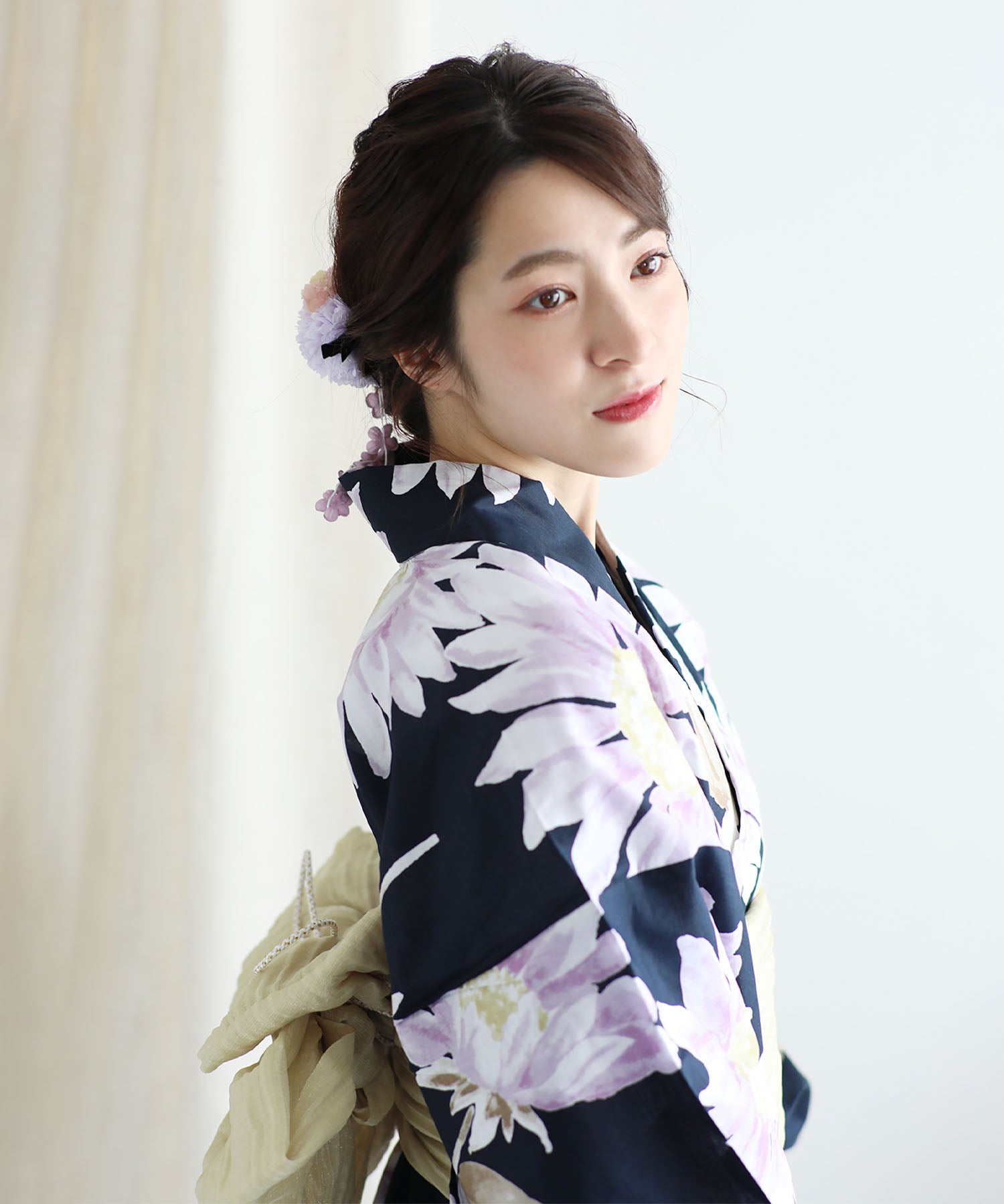 Floral Cotton Yukata 4-Piece Set: Yukata, Hecho Obi, Geta, Hair Ornament