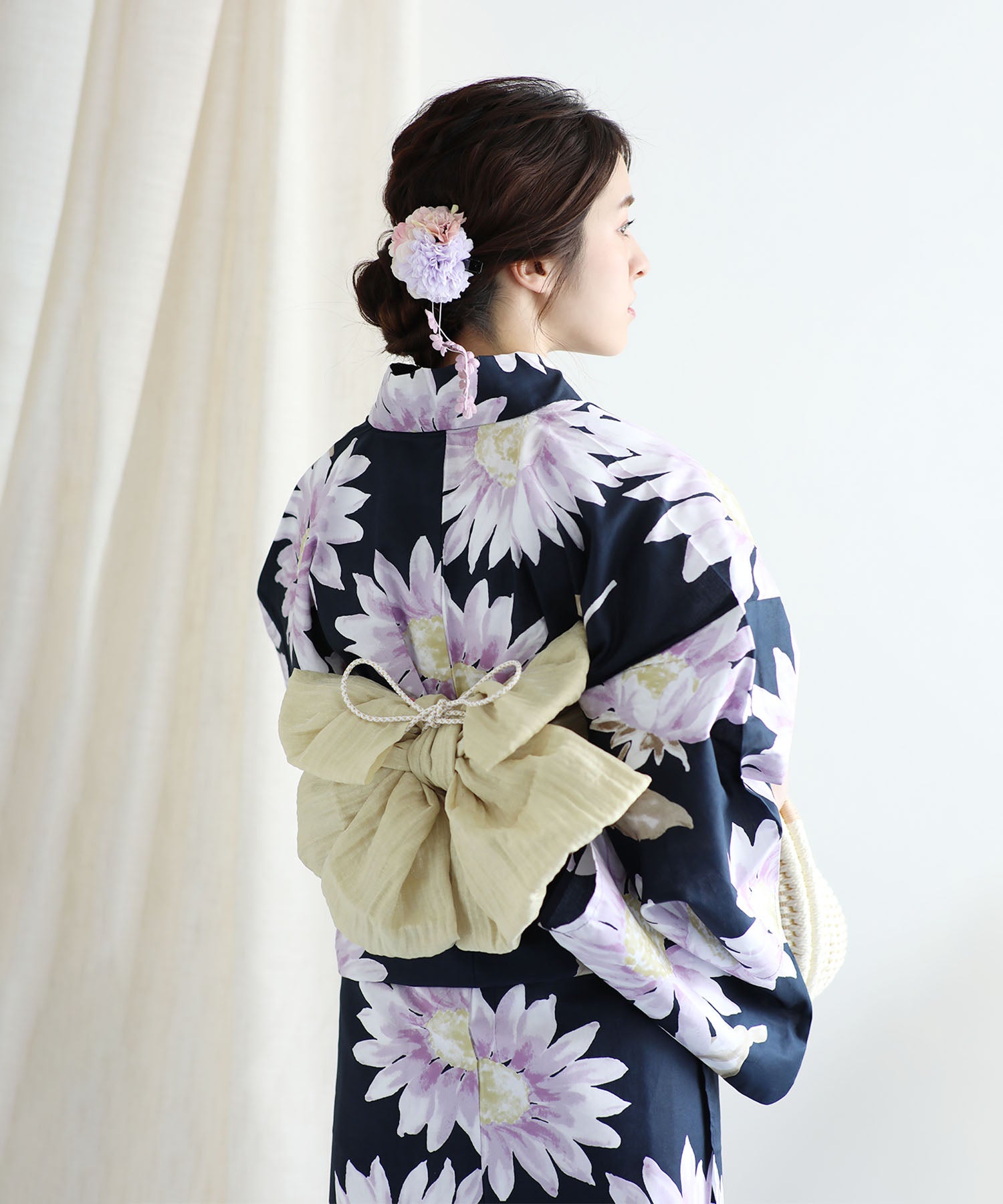 Floral Cotton Yukata 4-Piece Set: Yukata, Hecho Obi, Geta, Hair Ornament