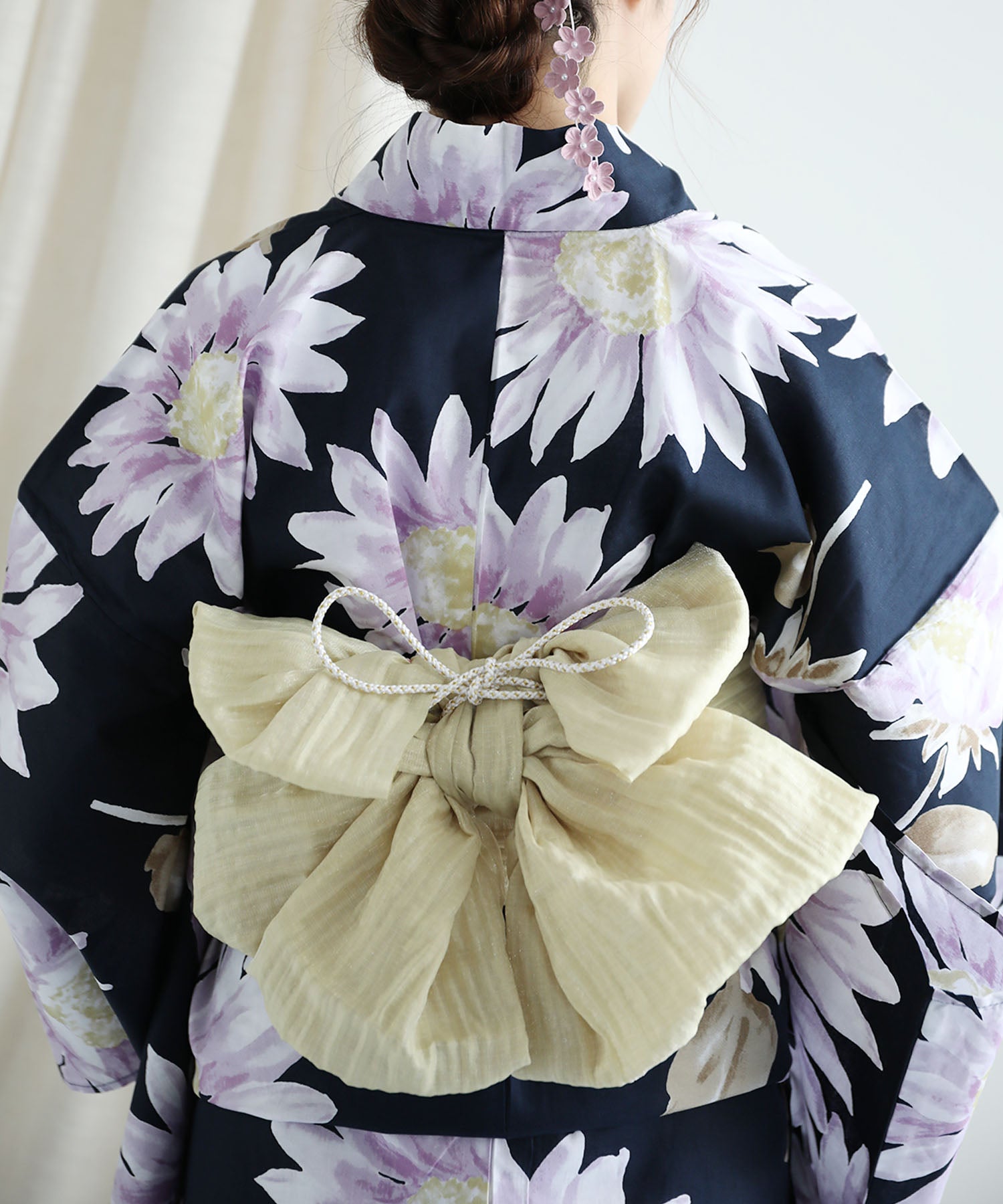 Floral Cotton Yukata 4-Piece Set: Yukata, Hecho Obi, Geta, Hair Ornament
