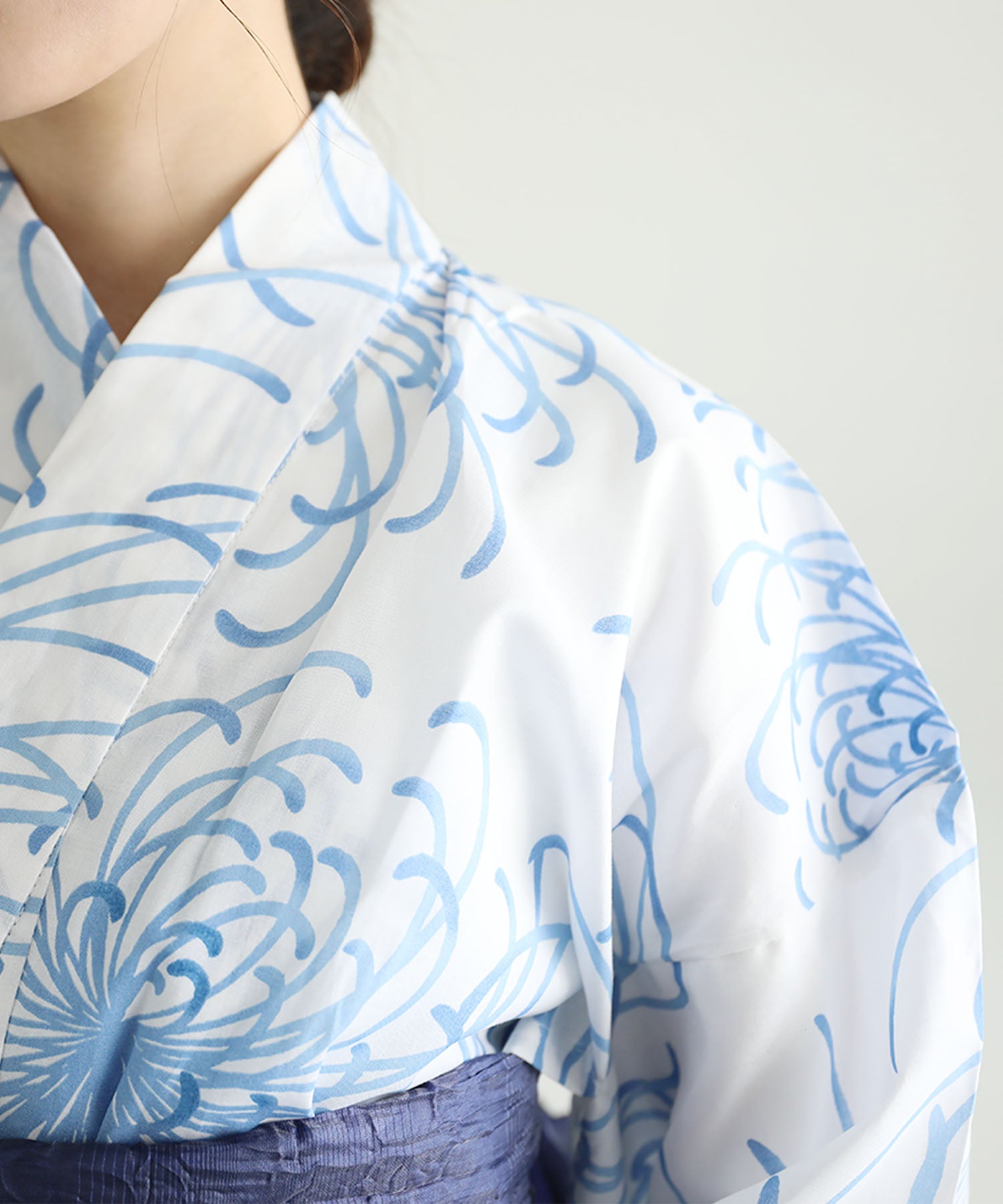 Floral Cotton Yukata 4-Piece Set: Yukata, Hecho Obi, Geta, Hair Ornament