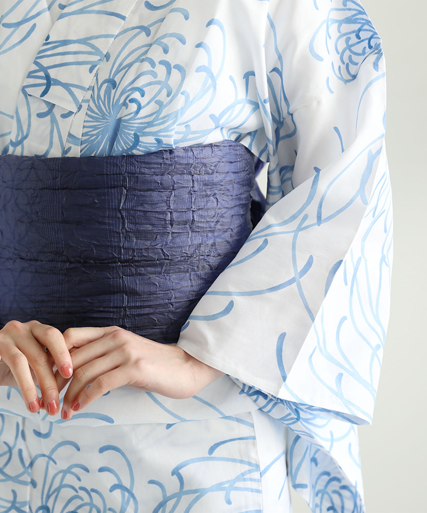 Floral Cotton Yukata 4-Piece Set: Yukata, Hecho Obi, Geta, Hair Ornament