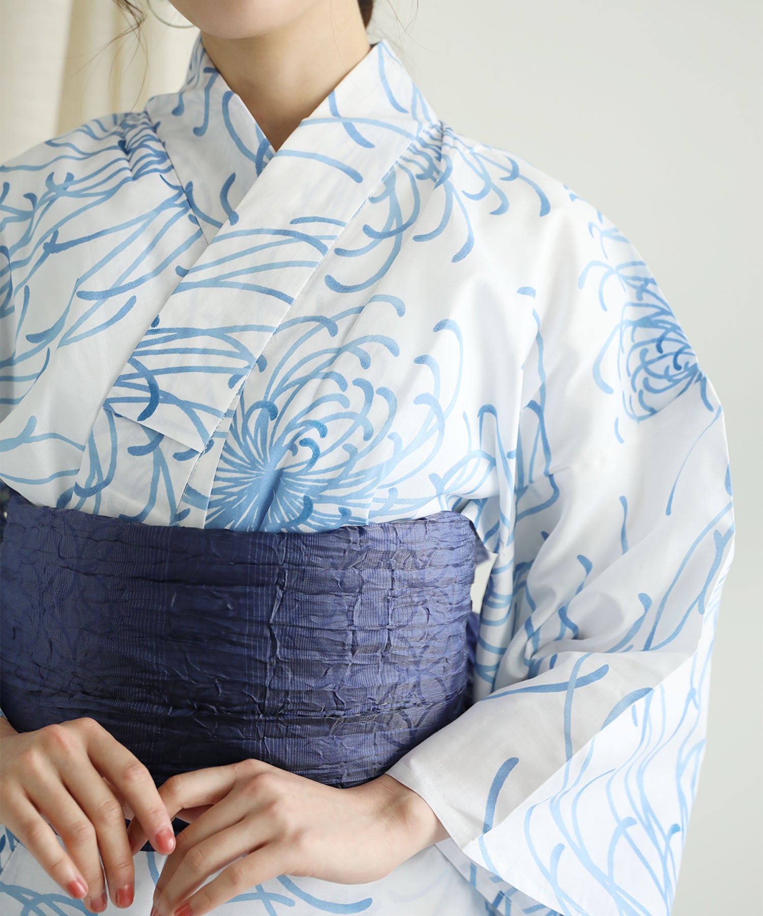Floral Cotton Yukata 4-Piece Set: Yukata, Hecho Obi, Geta, Hair Ornament