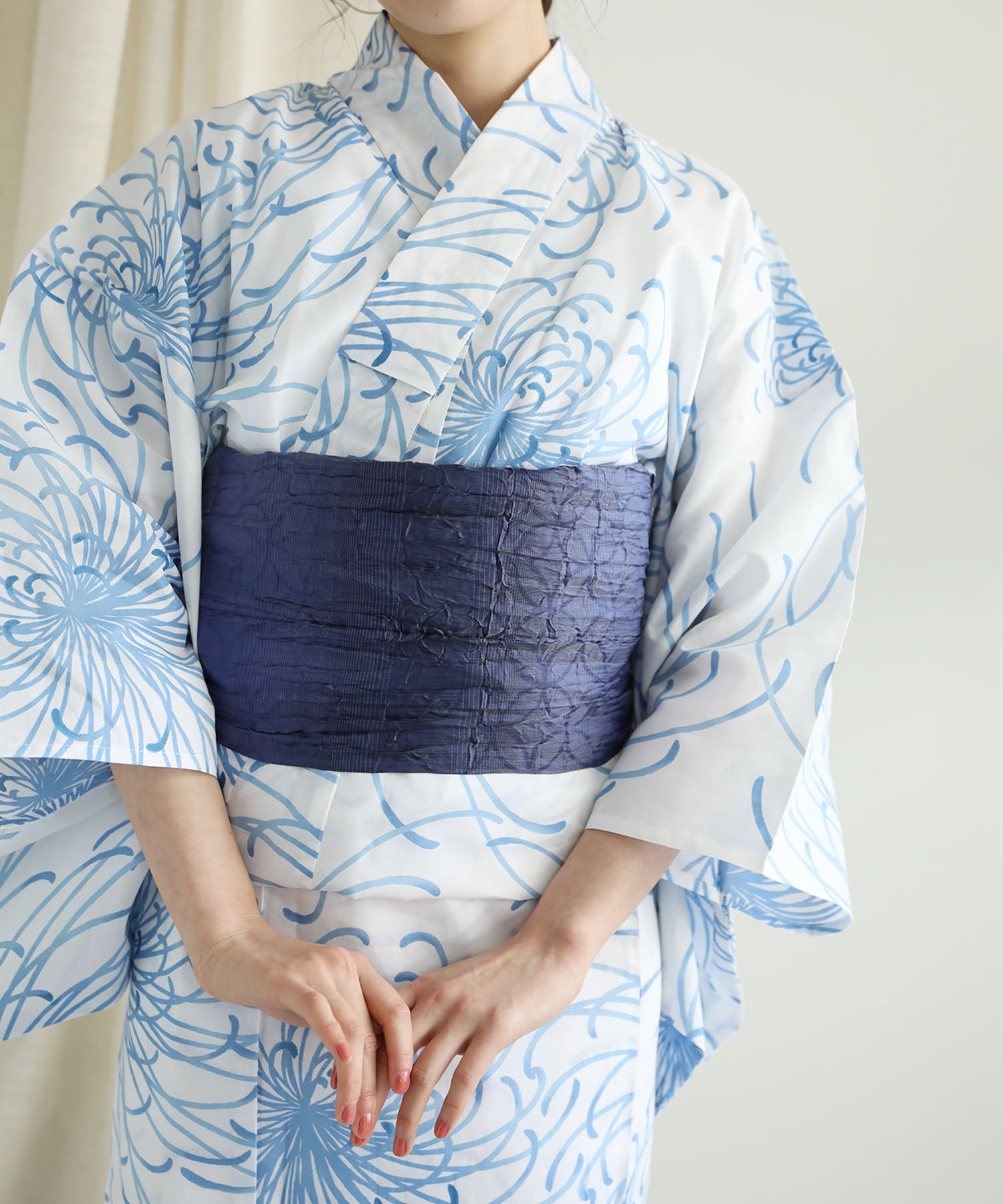 花模様コットン浴衣4点セット ゆかた・へこ帯・下駄・髪飾り
