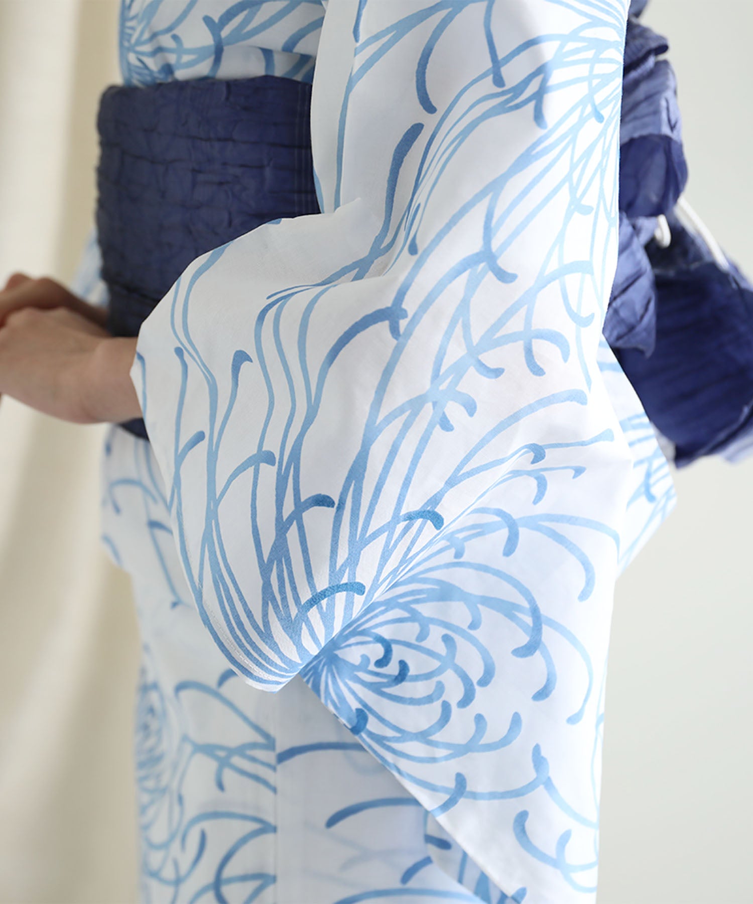 花模様コットン浴衣4点セット ゆかた・へこ帯・下駄・髪飾り