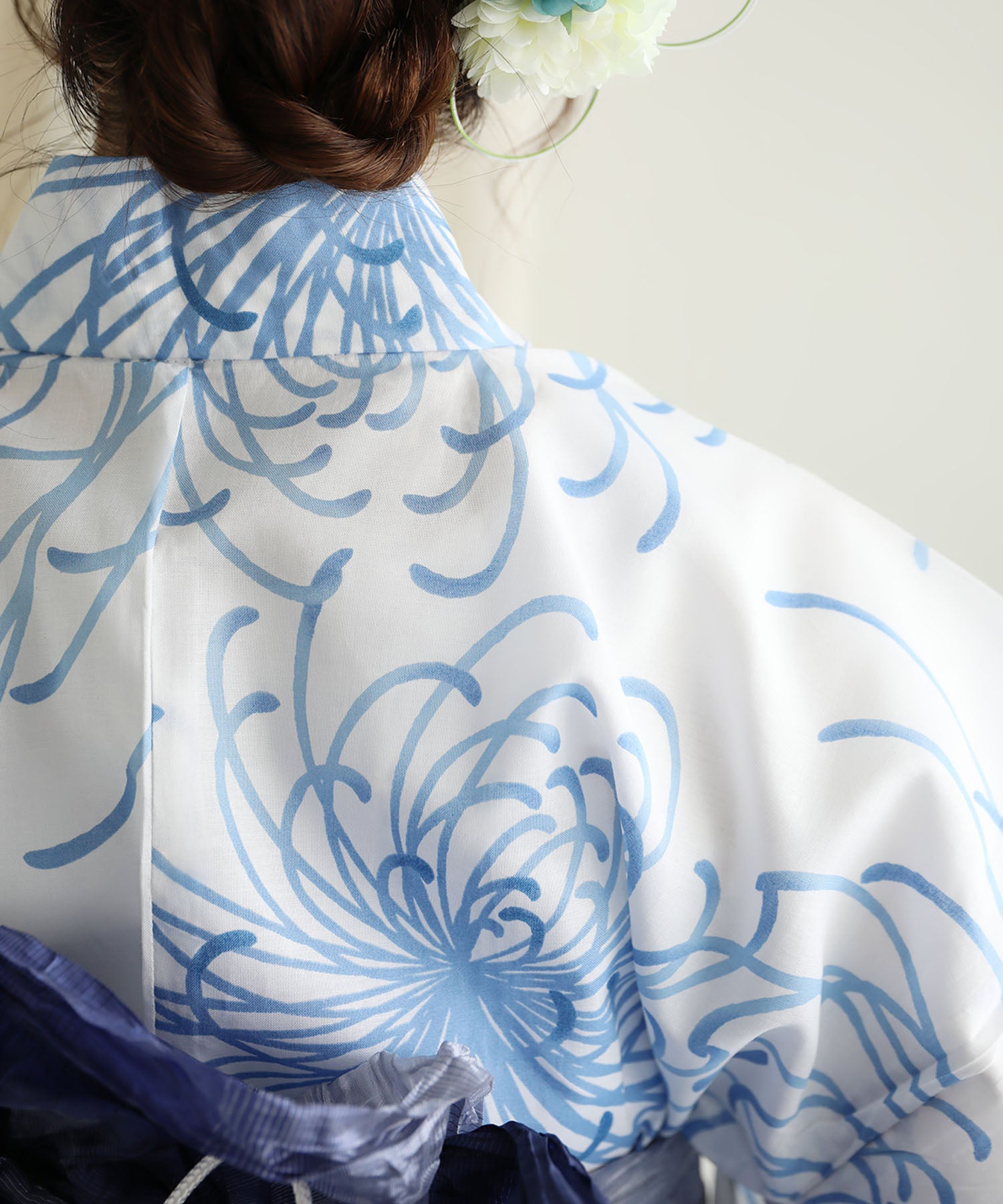Floral Cotton Yukata 4-Piece Set: Yukata, Hecho Obi, Geta, Hair Ornament