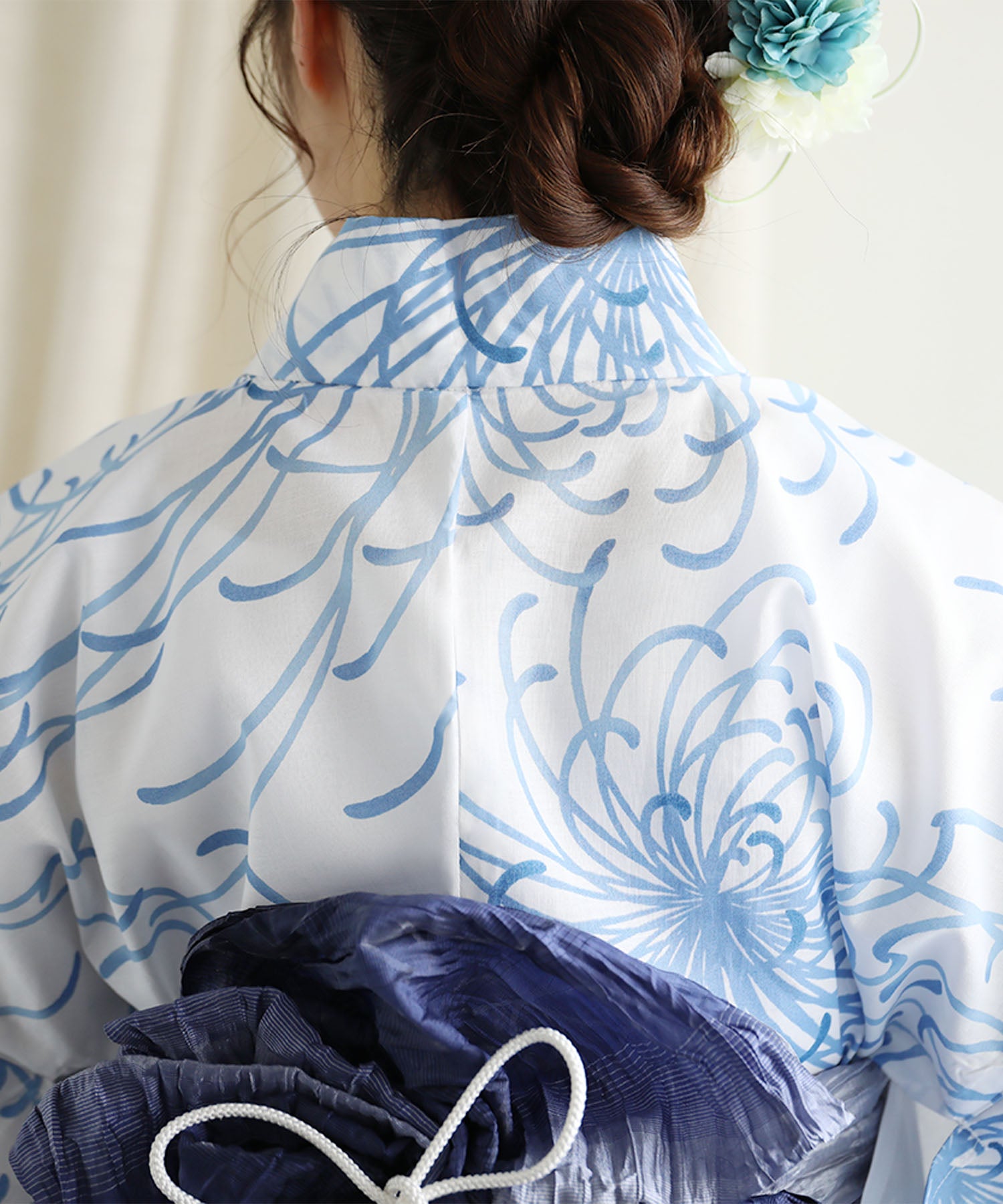 Floral Cotton Yukata 4-Piece Set: Yukata, Hecho Obi, Geta, Hair Ornament