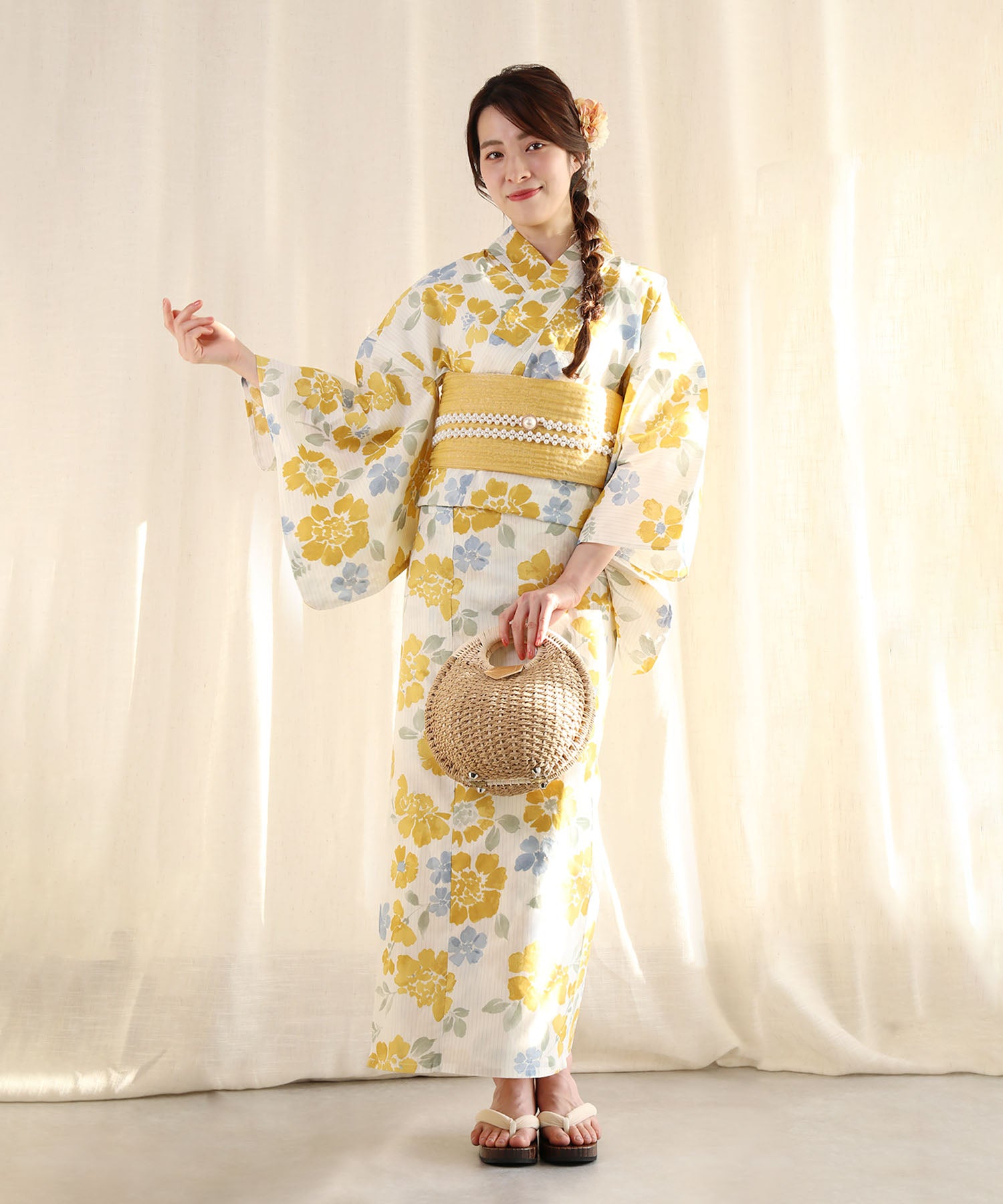 Floral Cotton Yukata 4-Piece Set: Yukata, Hecho Obi, Geta, Hair Ornament