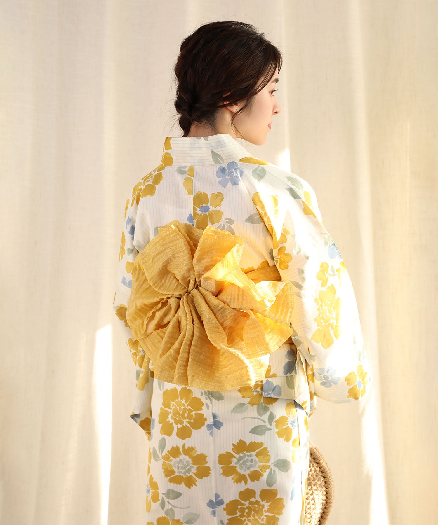 Floral Cotton Yukata 4-Piece Set: Yukata, Hecho Obi, Geta, Hair Ornament