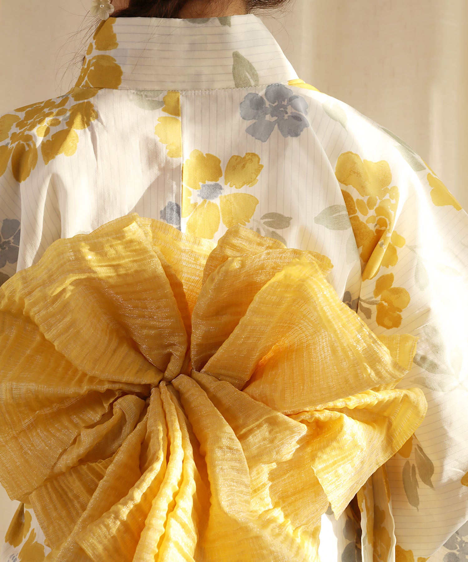 Floral Cotton Yukata 4-Piece Set: Yukata, Hecho Obi, Geta, Hair Ornament
