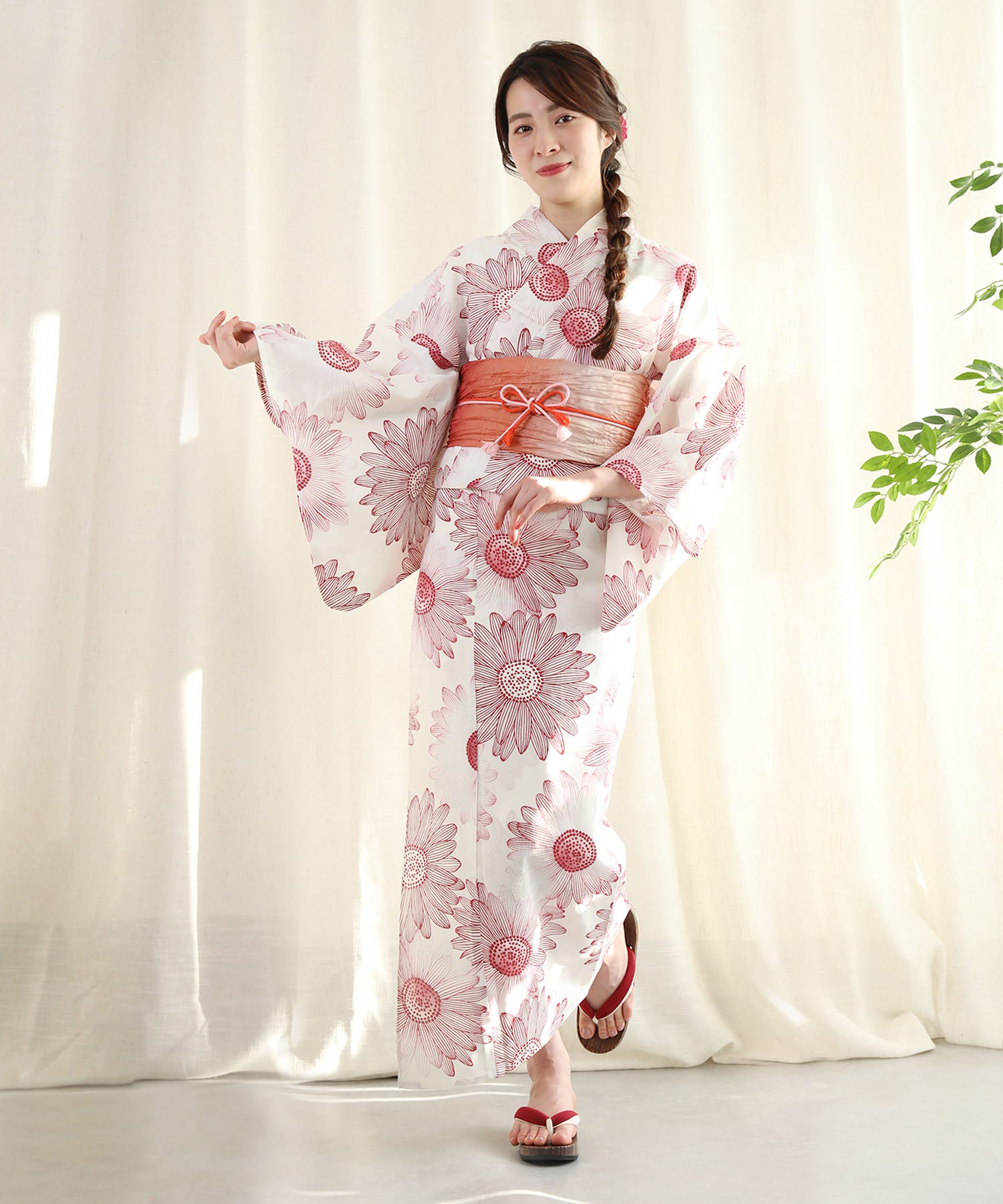 Floral Cotton Yukata 4-Piece Set: Yukata, Hecho Obi, Geta, Hair Ornament