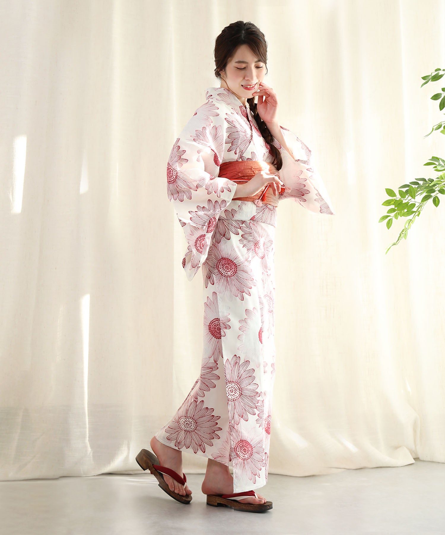 Floral Cotton Yukata 4-Piece Set: Yukata, Hecho Obi, Geta, Hair Ornament