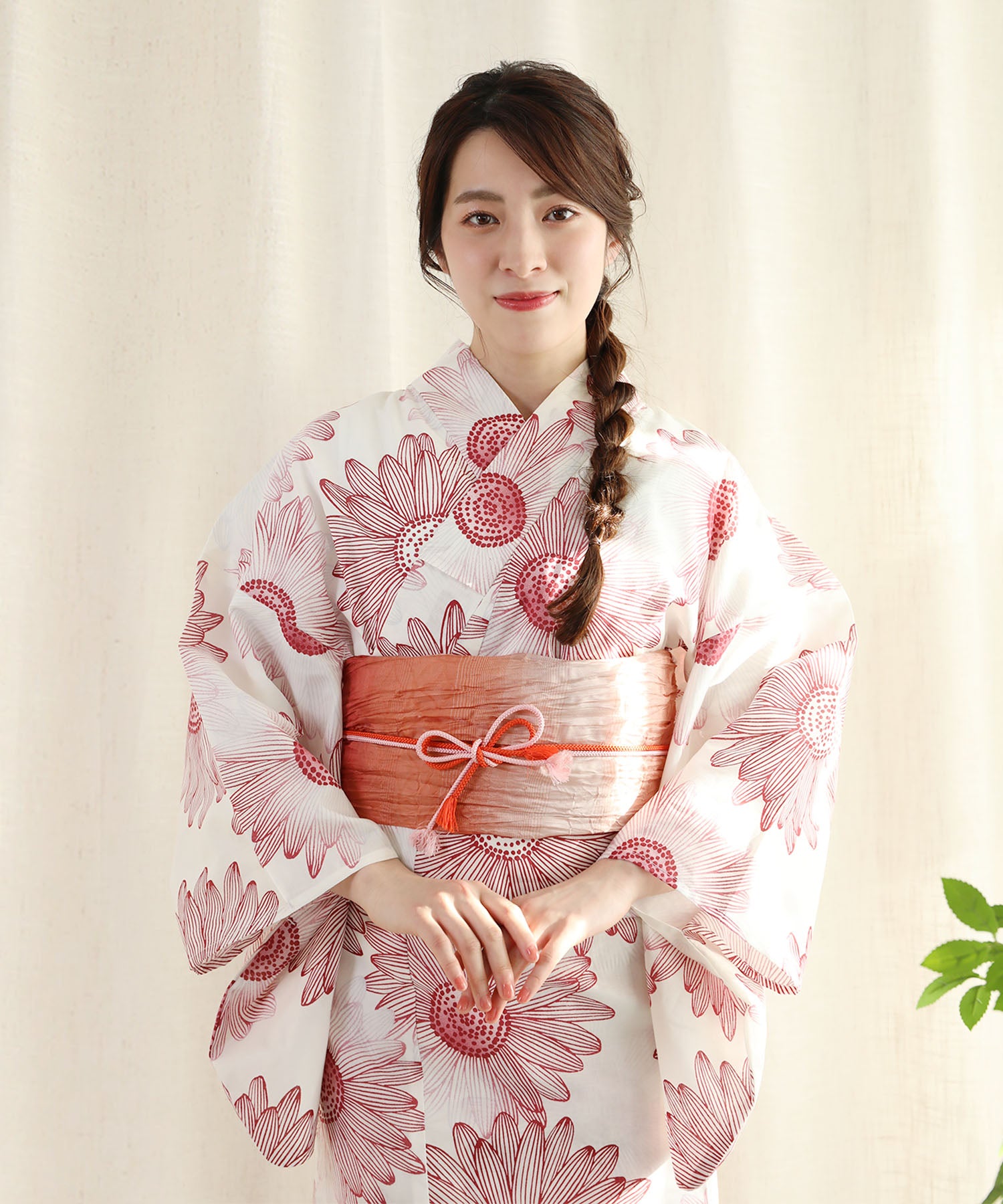 Floral Cotton Yukata 4-Piece Set: Yukata, Hecho Obi, Geta, Hair Ornament
