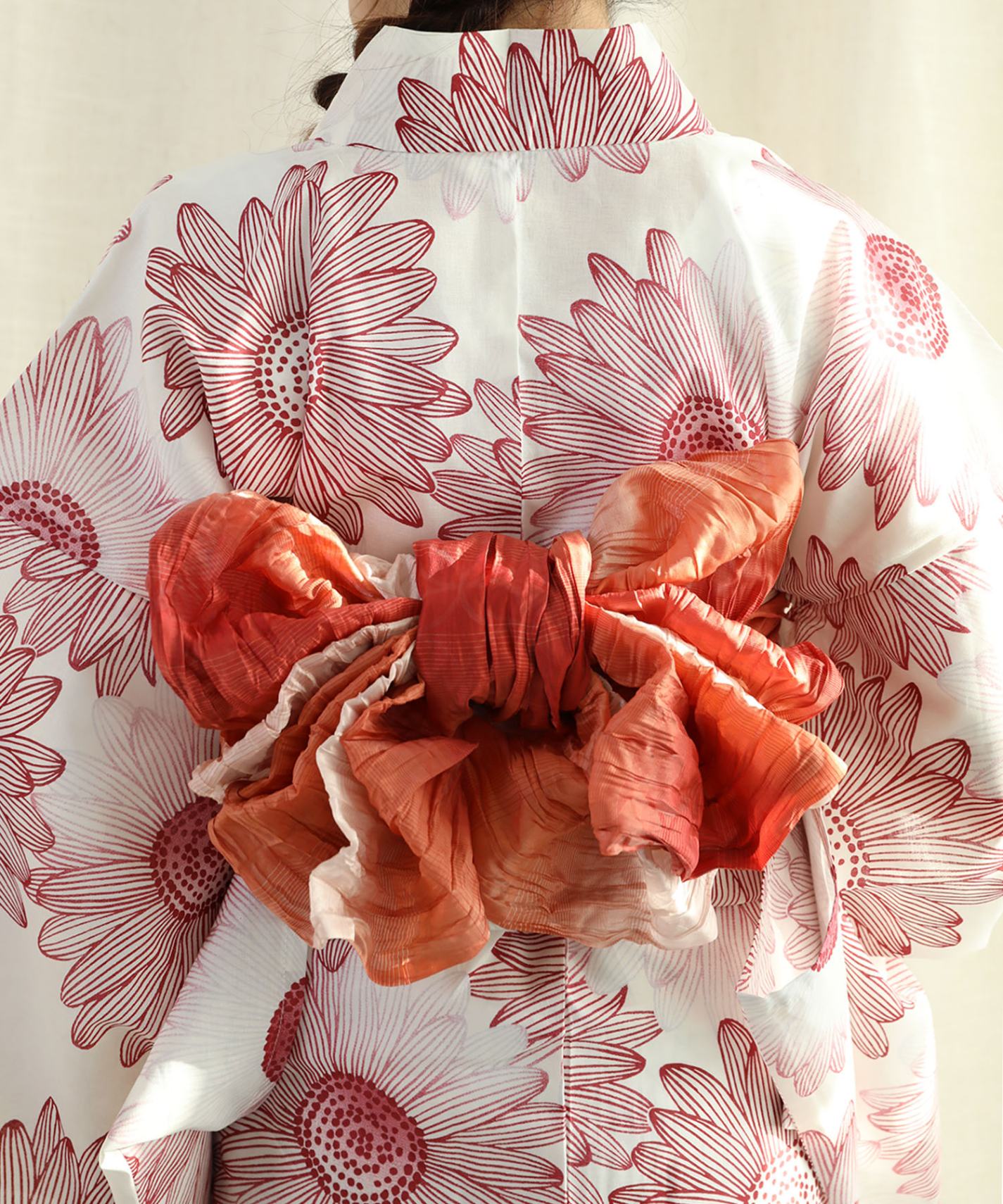 Floral Cotton Yukata 4-Piece Set: Yukata, Hecho Obi, Geta, Hair Ornament
