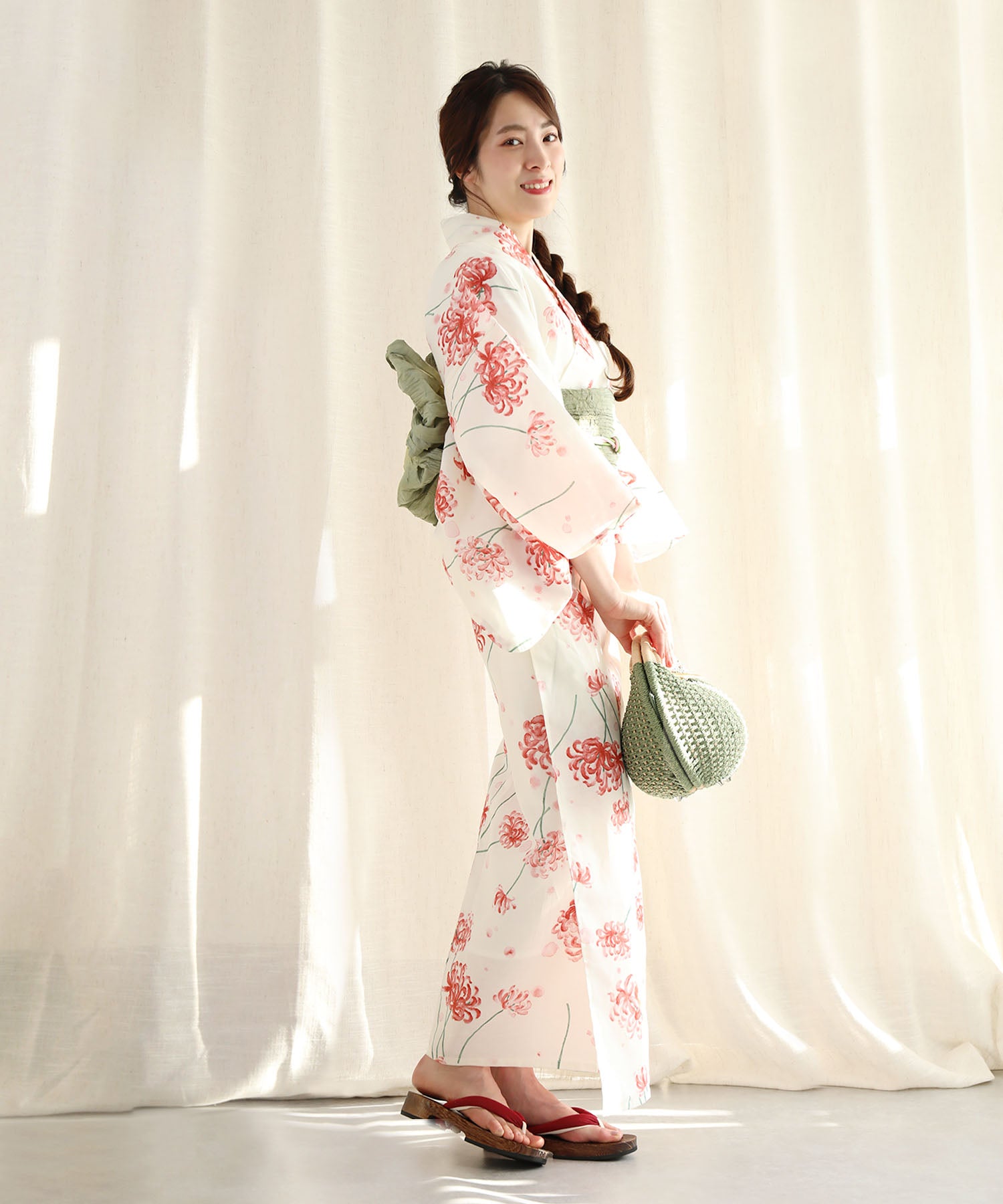Floral Cotton Yukata 4-Piece Set: Yukata, Hecho Obi, Geta, Hair Ornament