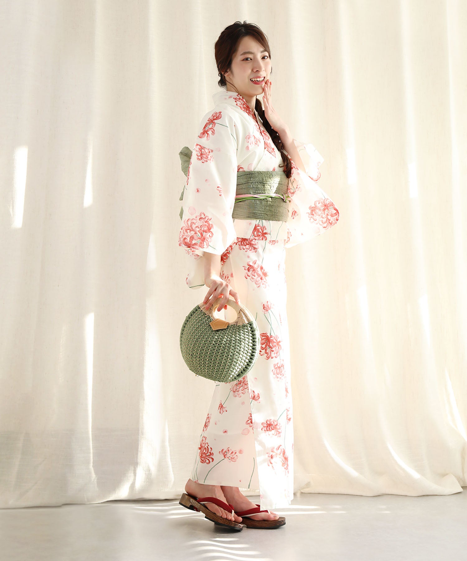 Floral Cotton Yukata 4-Piece Set: Yukata, Hecho Obi, Geta, Hair Ornament