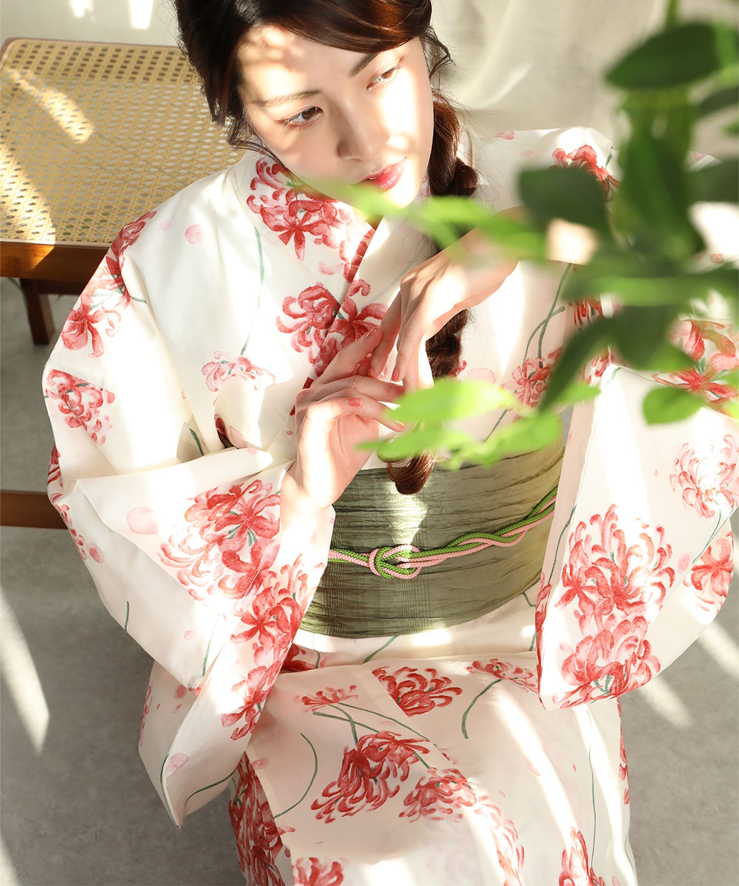 Floral Cotton Yukata 4-Piece Set: Yukata, Hecho Obi, Geta, Hair Ornament