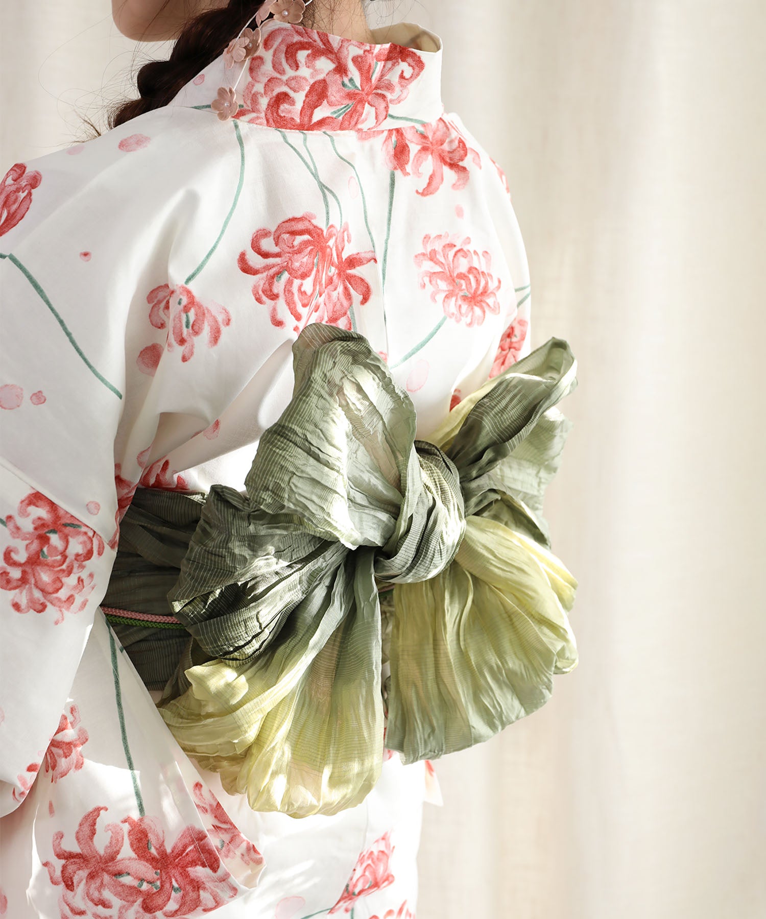 Floral Cotton Yukata 4-Piece Set: Yukata, Hecho Obi, Geta, Hair Ornament