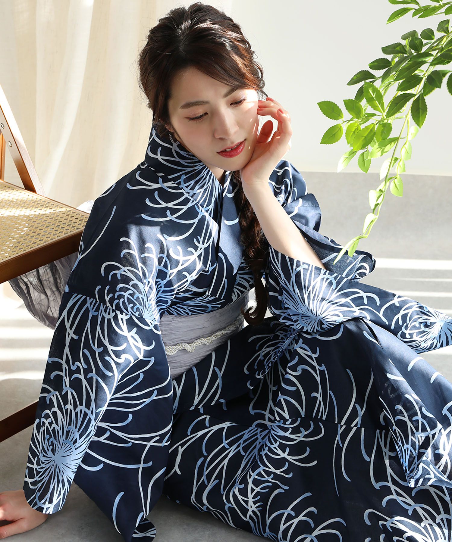 Floral Cotton Yukata 4-Piece Set: Yukata, Hecho Obi, Geta, Hair Ornament