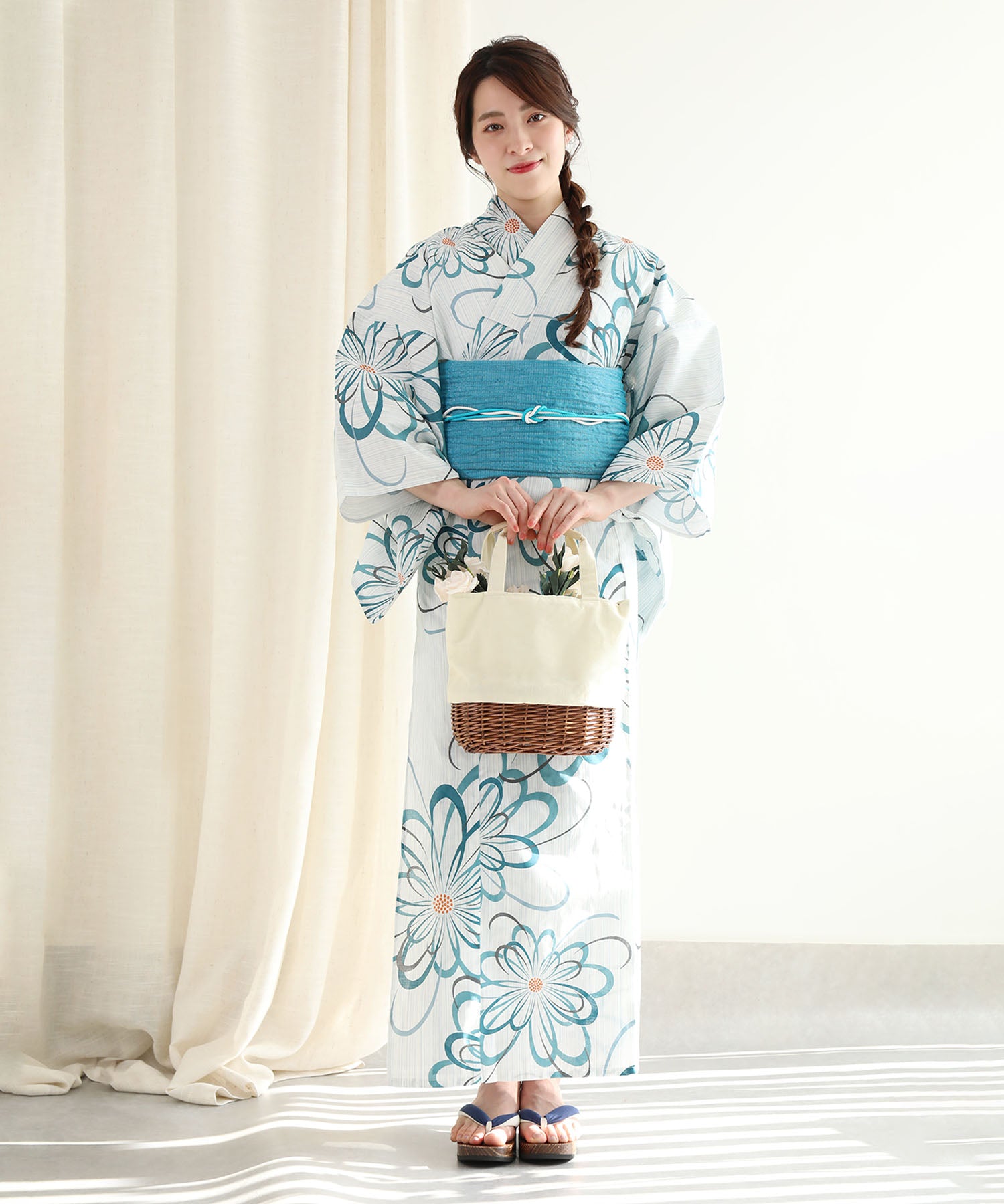 Floral Cotton Yukata 4-Piece Set: Yukata, Hecho Obi, Geta, Hair Ornament