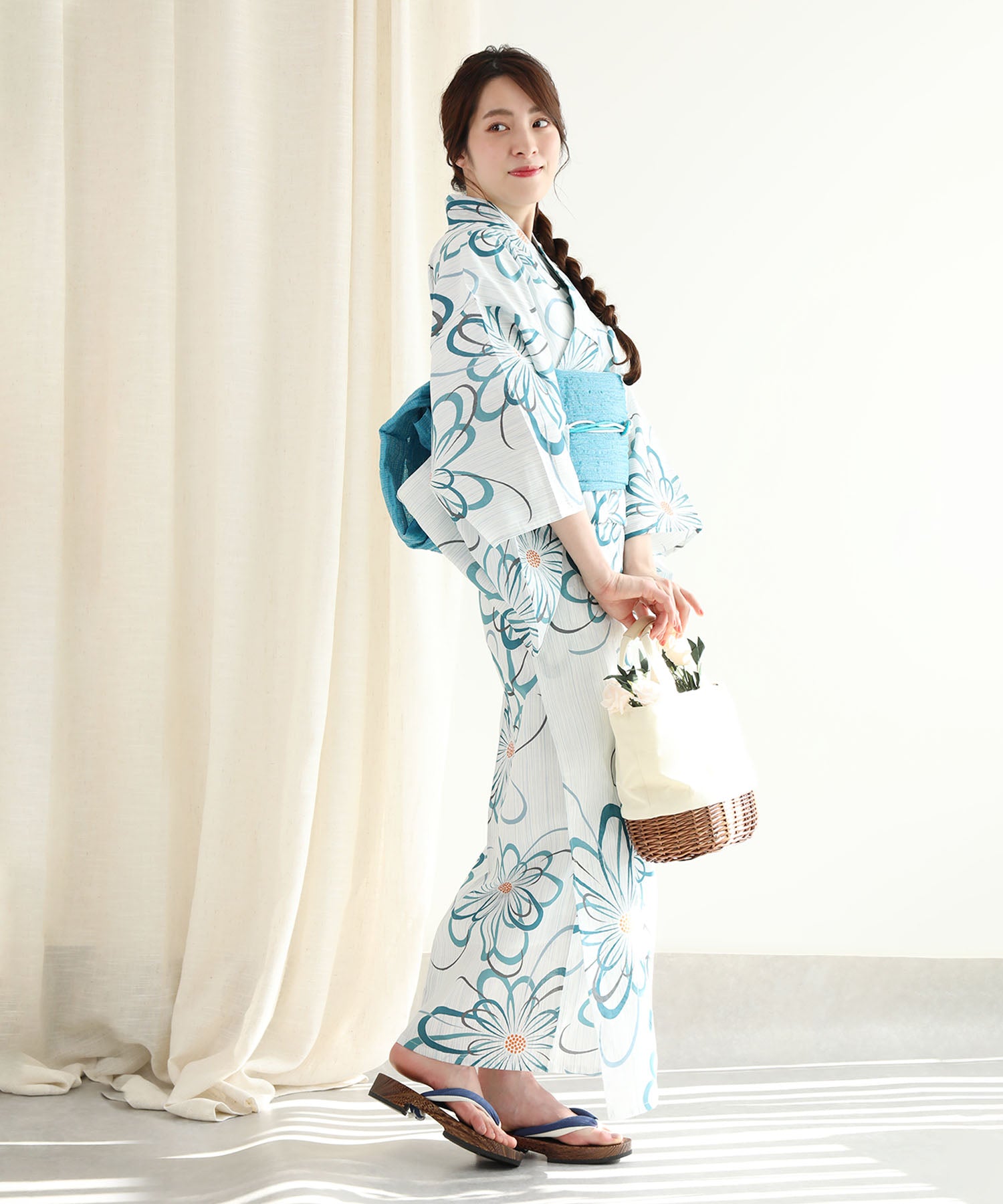 Floral Cotton Yukata 4-Piece Set: Yukata, Hecho Obi, Geta, Hair Ornament