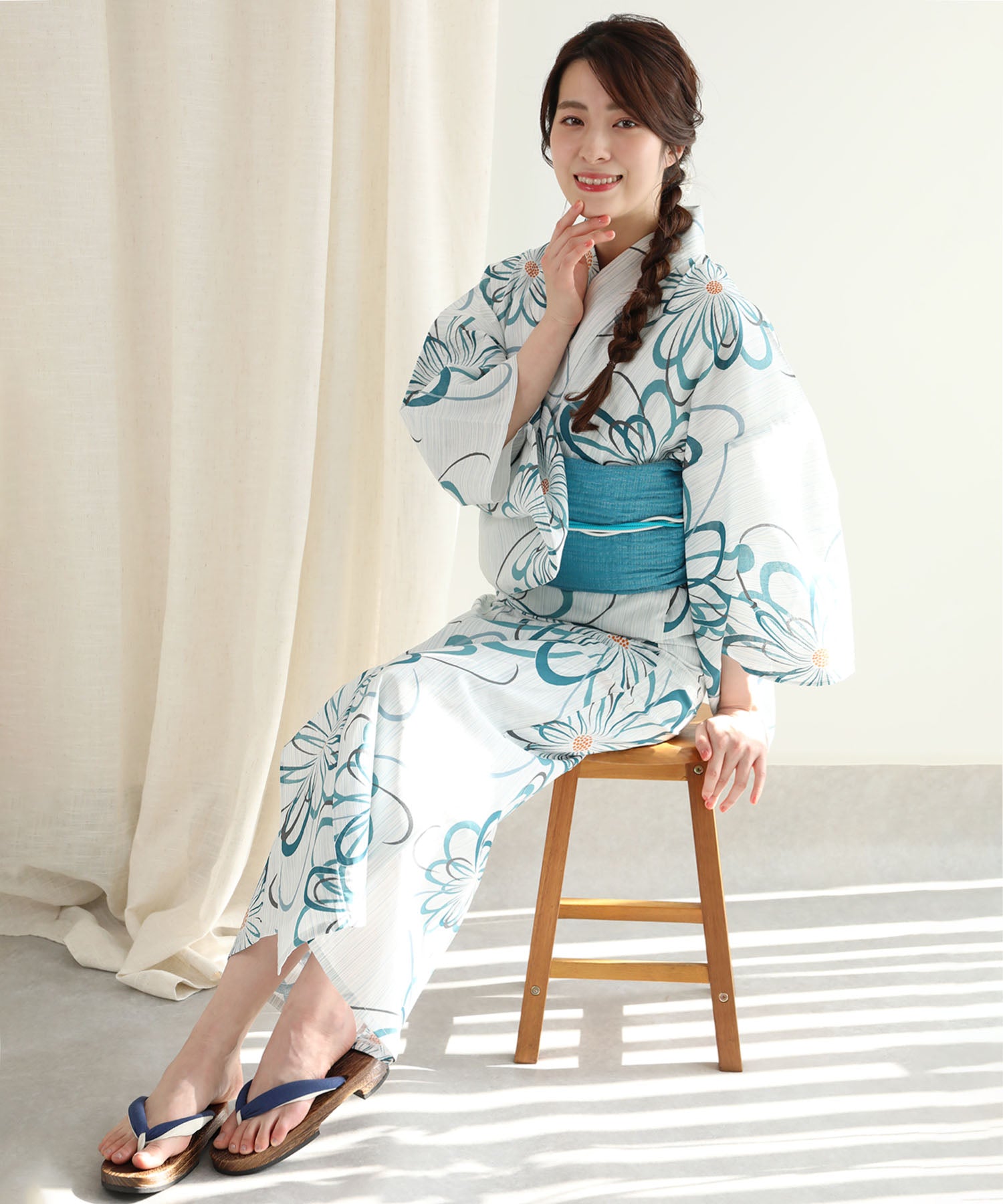 Floral Cotton Yukata 4-Piece Set: Yukata, Hecho Obi, Geta, Hair Ornament