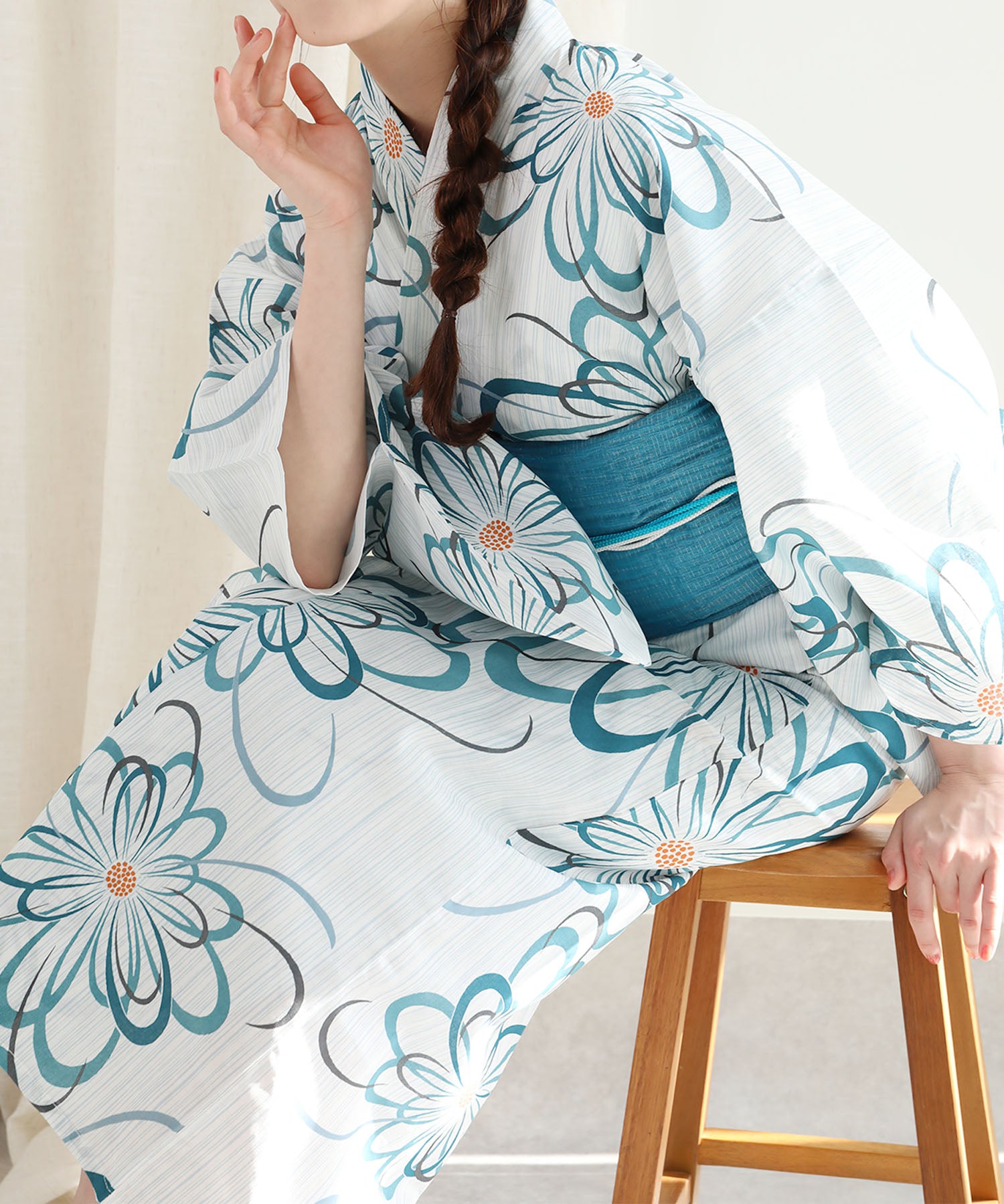 Floral Cotton Yukata 4-Piece Set: Yukata, Hecho Obi, Geta, Hair Ornament