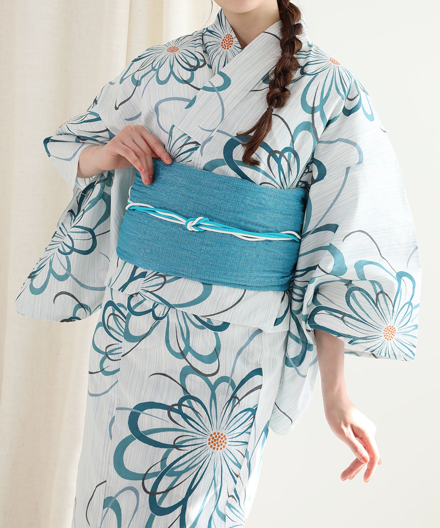 Floral Cotton Yukata 4-Piece Set: Yukata, Hecho Obi, Geta, Hair Ornament