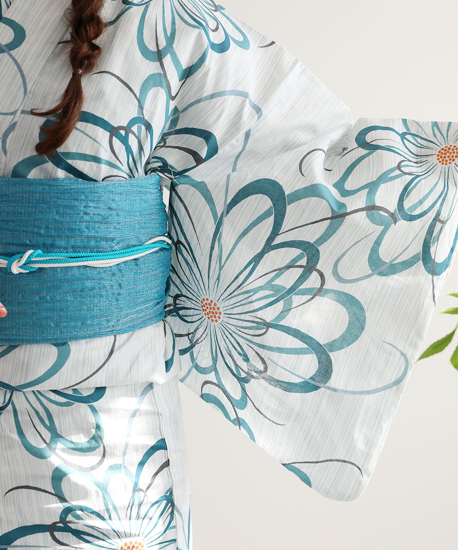 Floral Cotton Yukata 4-Piece Set: Yukata, Hecho Obi, Geta, Hair Ornament