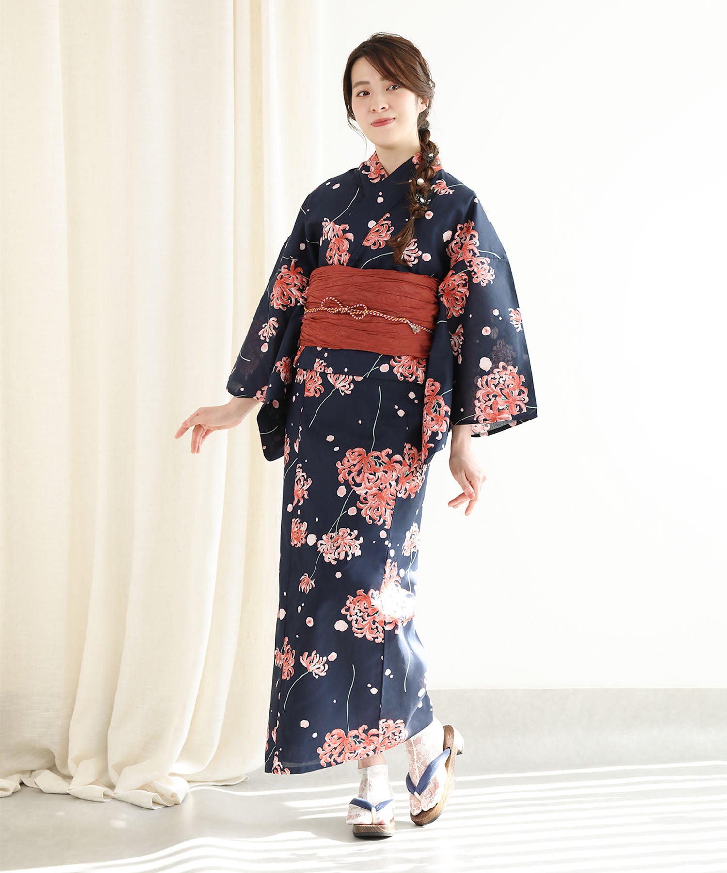 Floral Cotton Yukata 4-Piece Set: Yukata, Hecho Obi, Geta, Hair Ornament