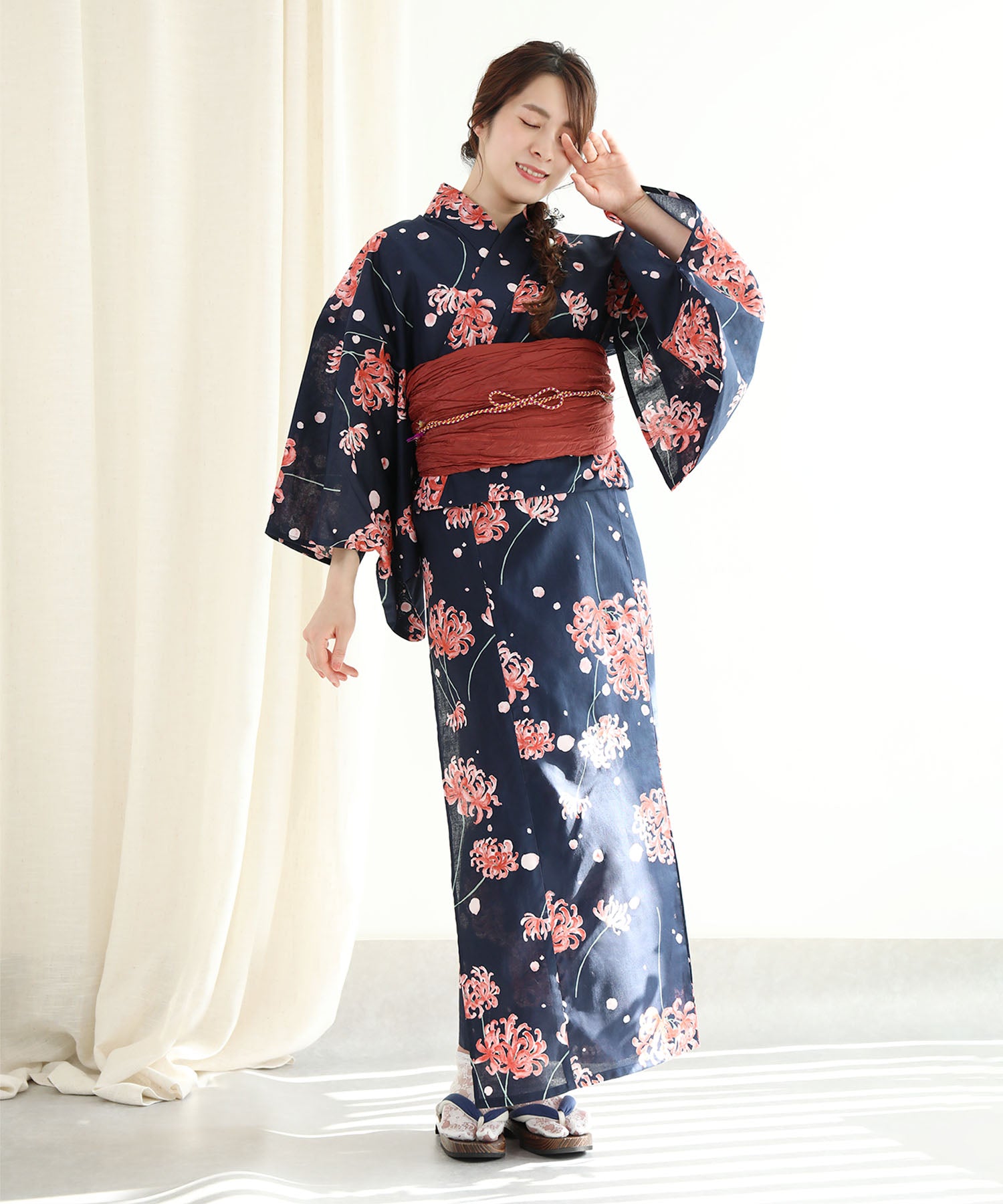 Floral Cotton Yukata 4-Piece Set: Yukata, Hecho Obi, Geta, Hair Ornament