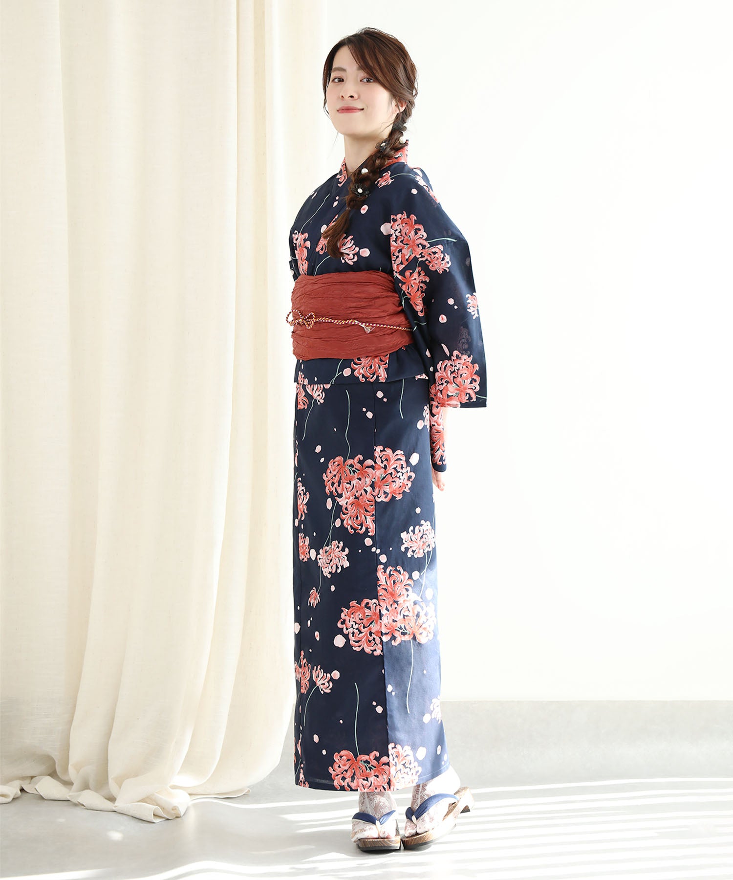Floral Cotton Yukata 4-Piece Set: Yukata, Hecho Obi, Geta, Hair Ornament