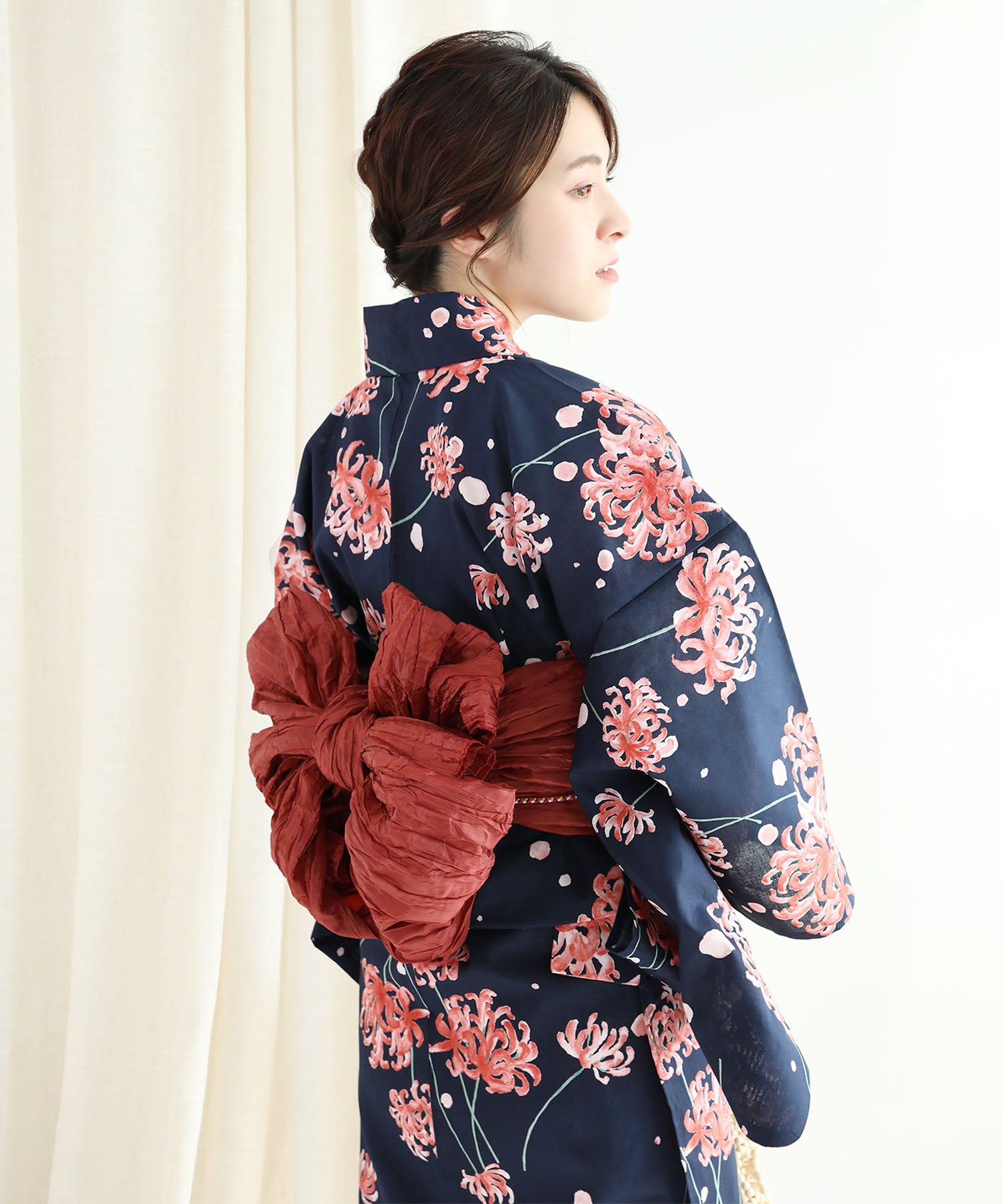 Floral Cotton Yukata 4-Piece Set: Yukata, Hecho Obi, Geta, Hair Ornament