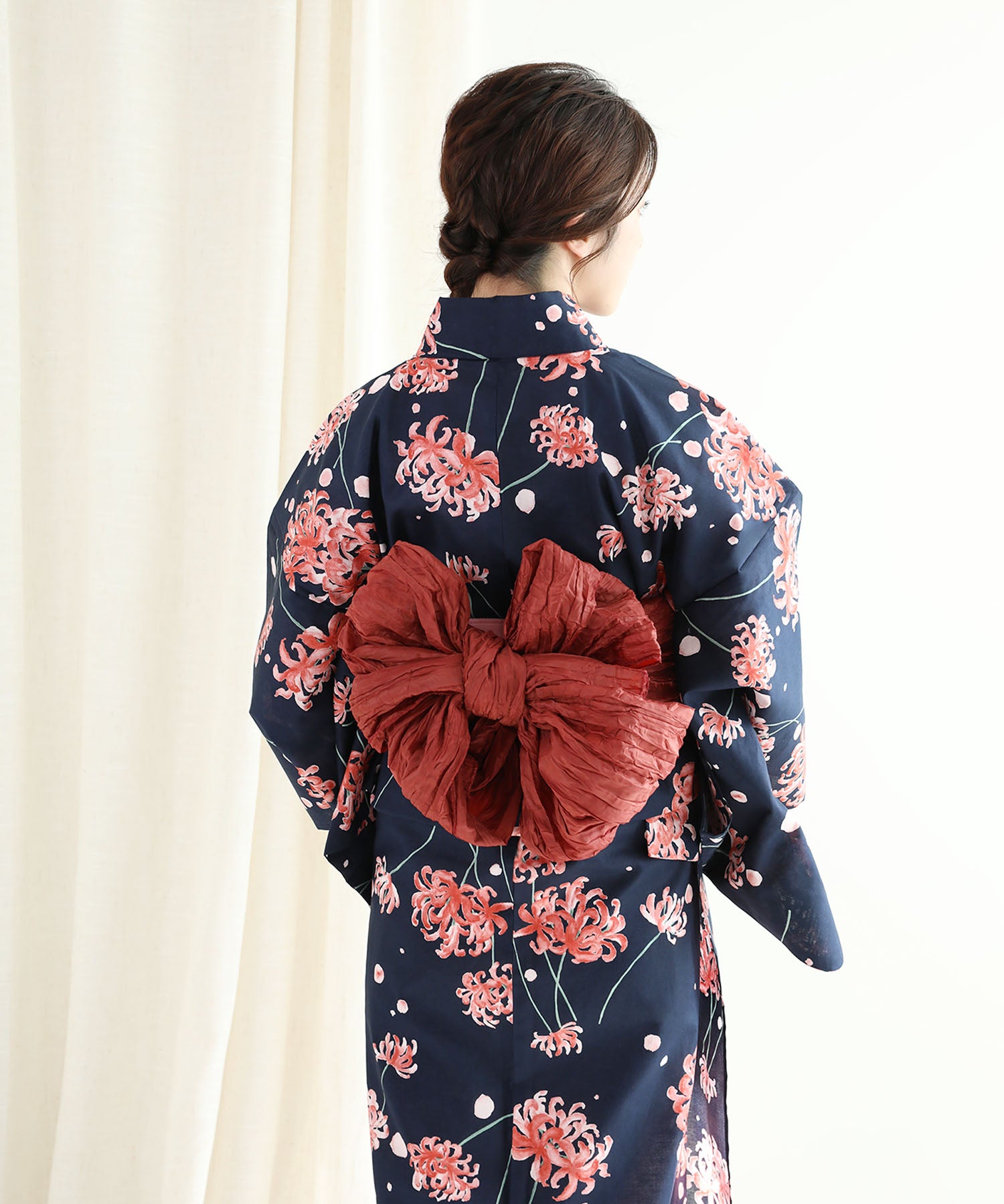 花模様コットン浴衣4点セット ゆかた・へこ帯・下駄・髪飾り