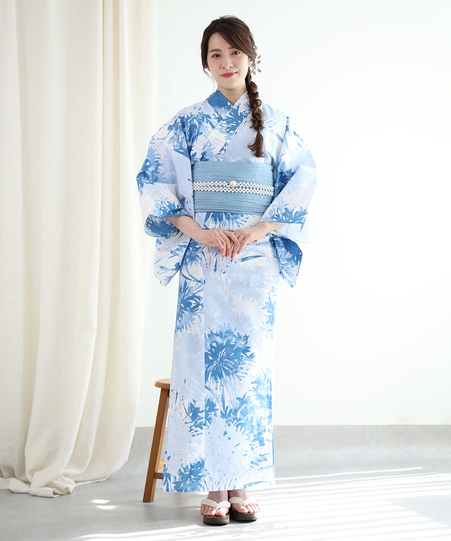 Floral Cotton Yukata 4-Piece Set: Yukata, Hecho Obi, Geta, Hair Ornament