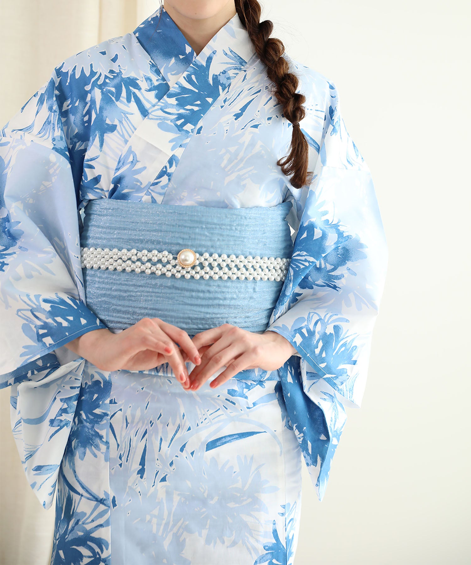 Floral Cotton Yukata 4-Piece Set: Yukata, Hecho Obi, Geta, Hair Ornament