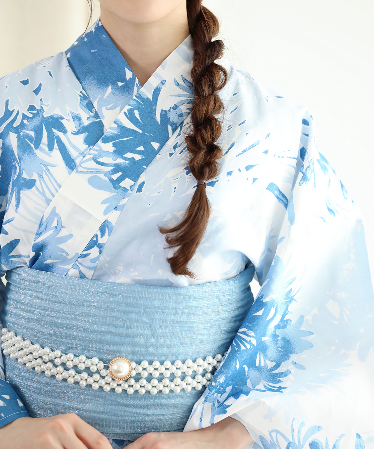 Floral Cotton Yukata 4-Piece Set: Yukata, Hecho Obi, Geta, Hair Ornament