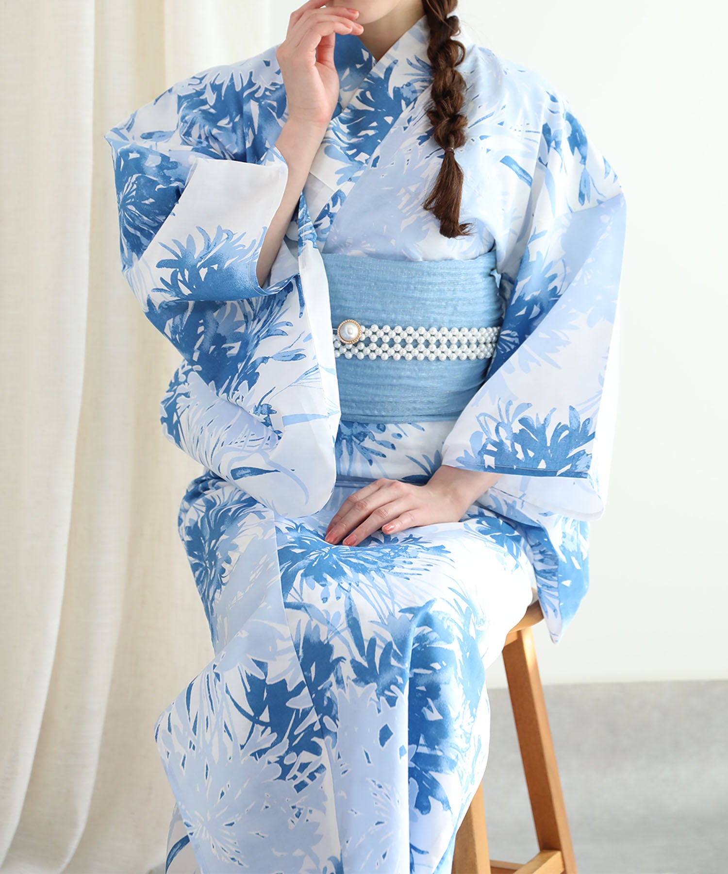 Floral Cotton Yukata 4-Piece Set: Yukata, Hecho Obi, Geta, Hair Ornament