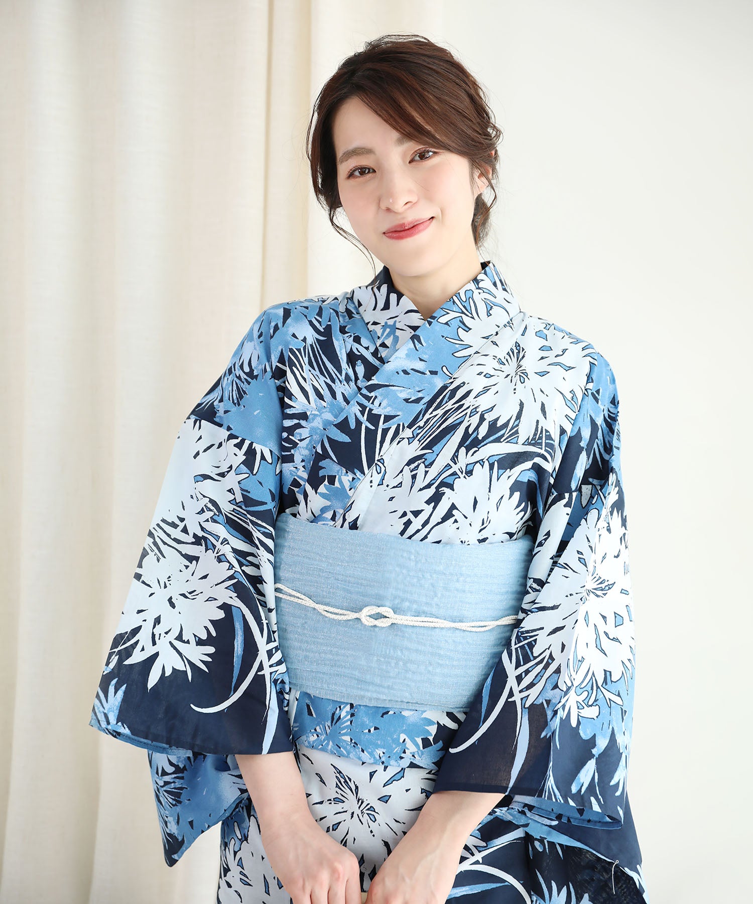 花模様コットン浴衣4点セット ゆかた・へこ帯・下駄・髪飾り