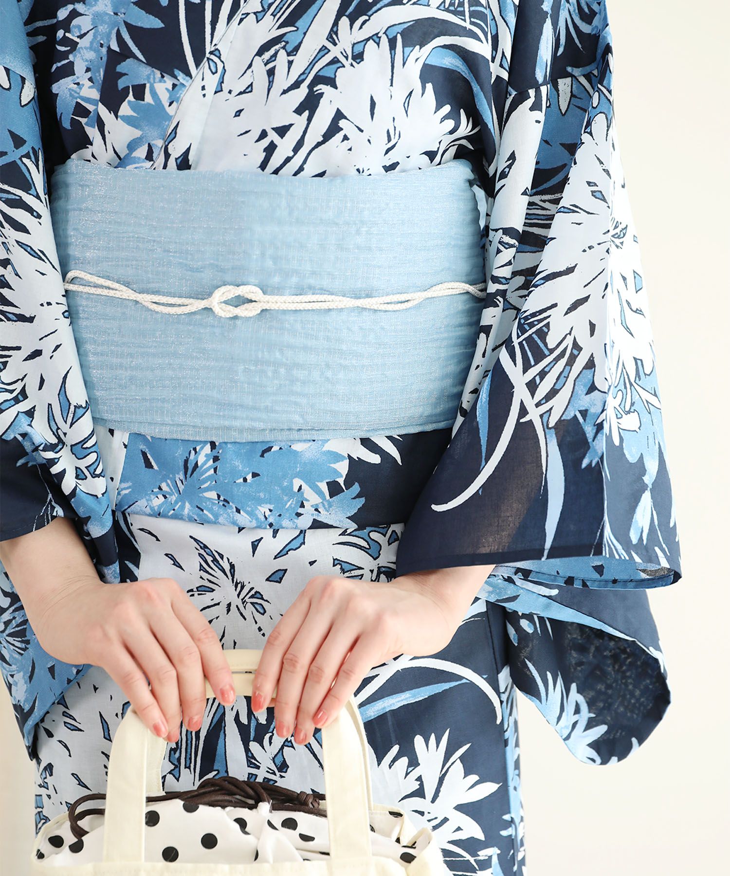 Floral Cotton Yukata 4-Piece Set: Yukata, Hecho Obi, Geta, Hair Ornament