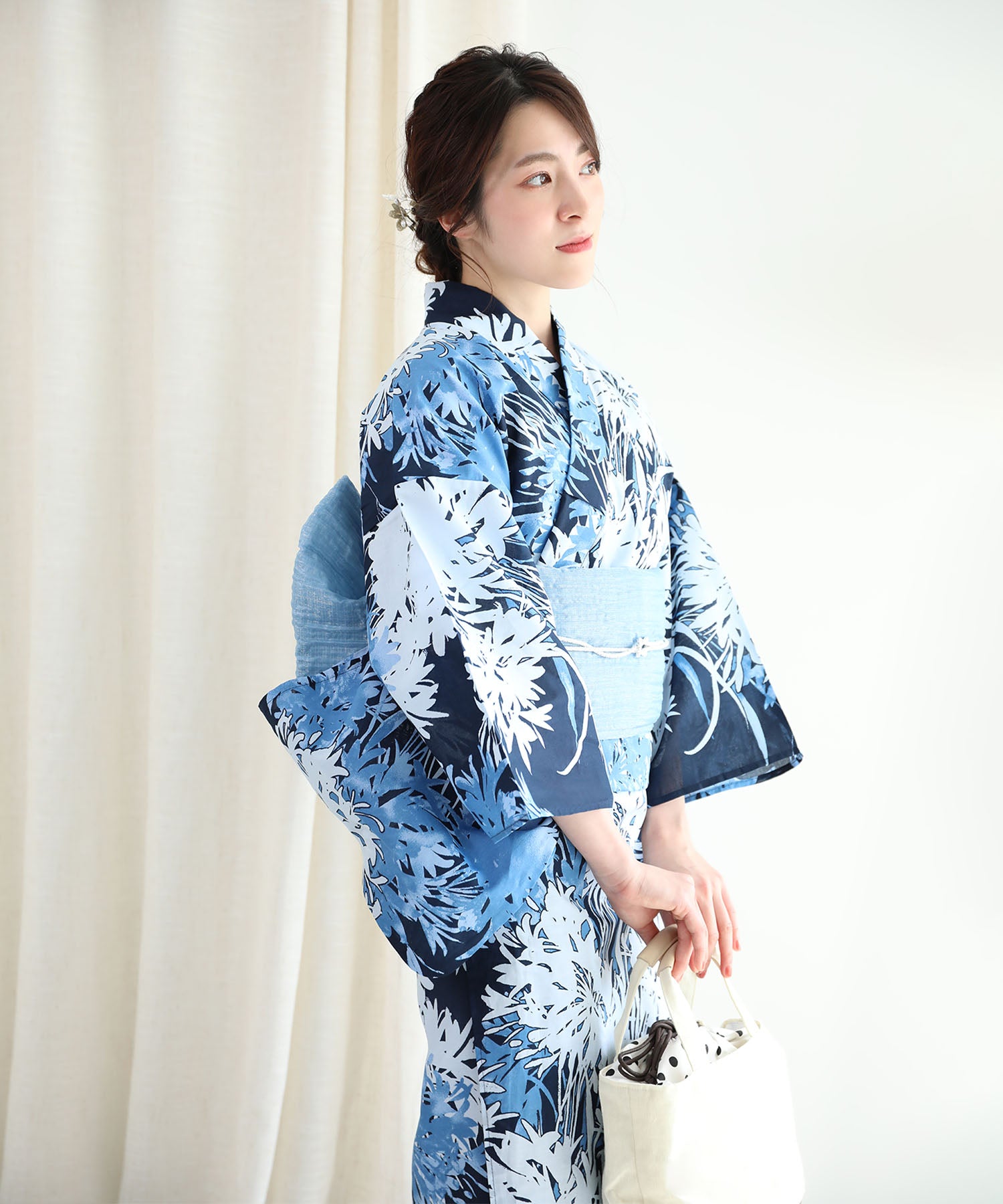 Floral Cotton Yukata 4-Piece Set: Yukata, Hecho Obi, Geta, Hair Ornament