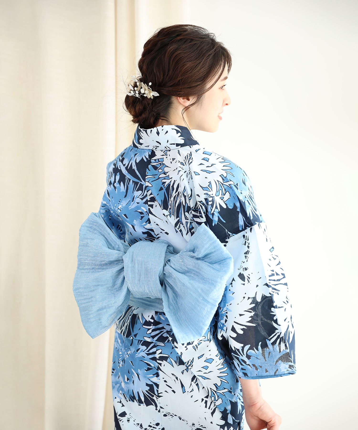 花模様コットン浴衣4点セット ゆかた・へこ帯・下駄・髪飾り