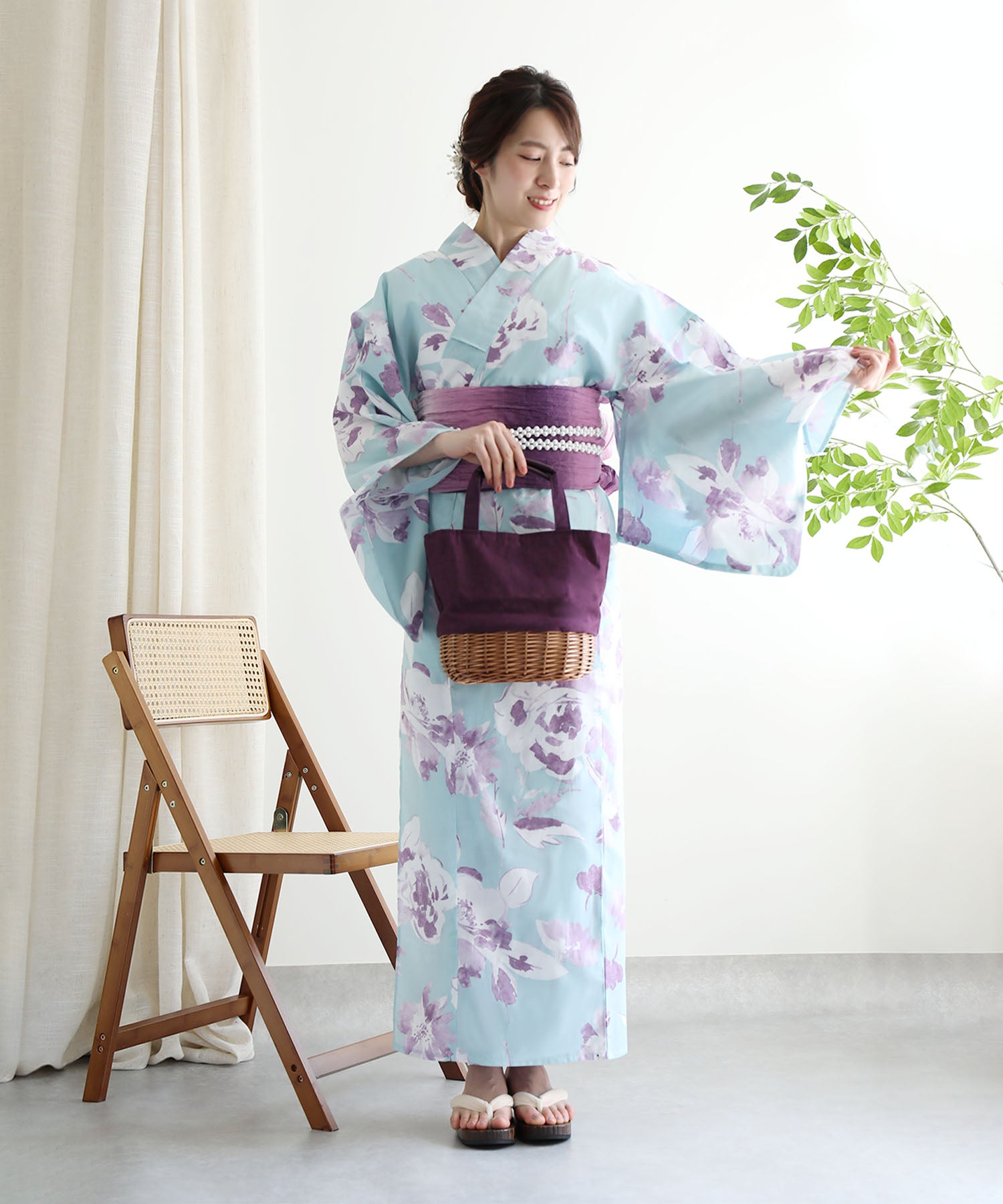 Floral Cotton Yukata 4-Piece Set: Yukata, Hecho Obi, Geta, Hair Ornament
