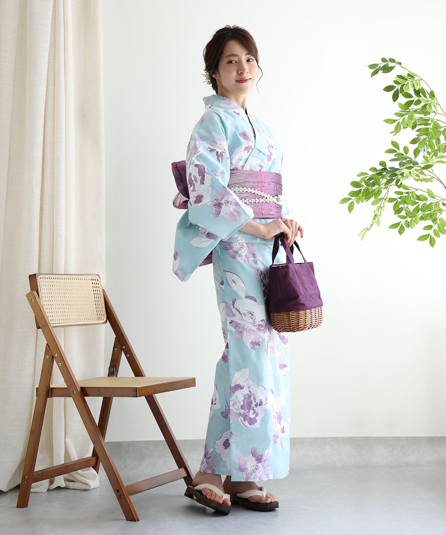 Floral Cotton Yukata 4-Piece Set: Yukata, Hecho Obi, Geta, Hair Ornament